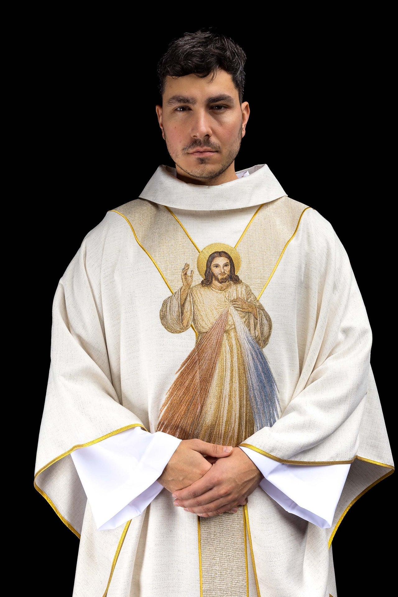 Casula bordada com imagem de Jesus Misericordioso creme