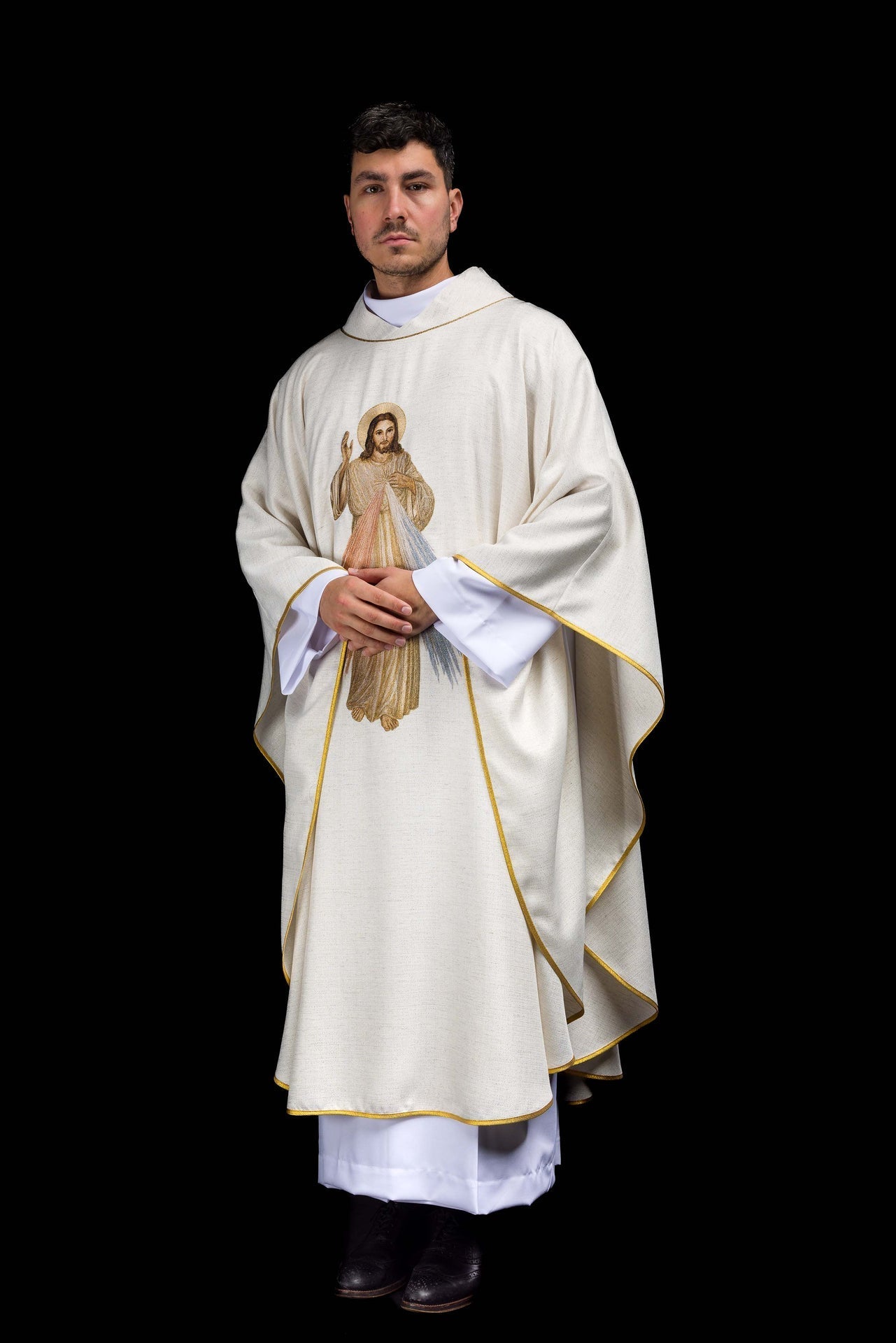 Casula bordada com imagem de Jesus Misericordioso creme