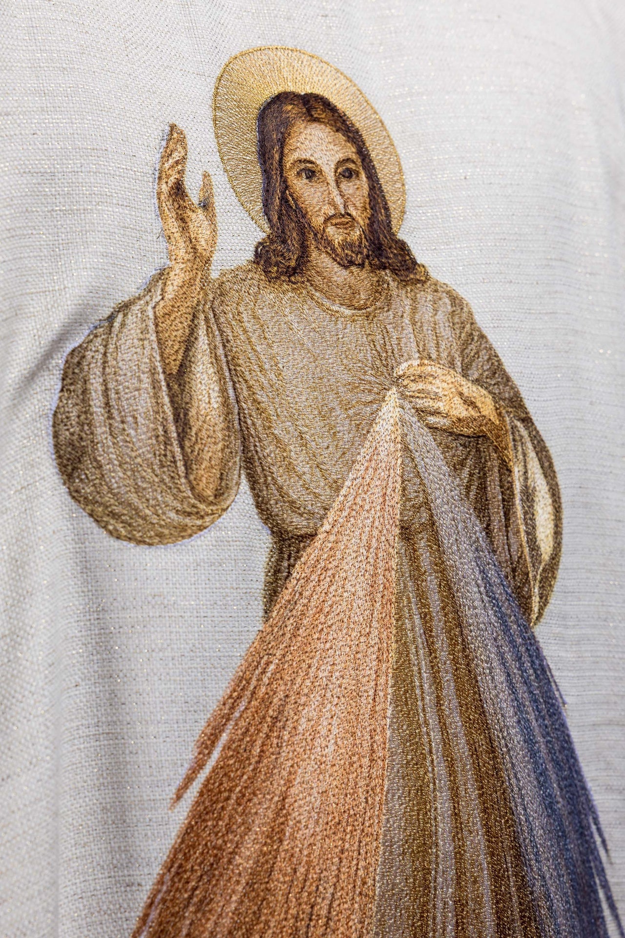 Casula bordada com imagem de Jesus Misericordioso creme