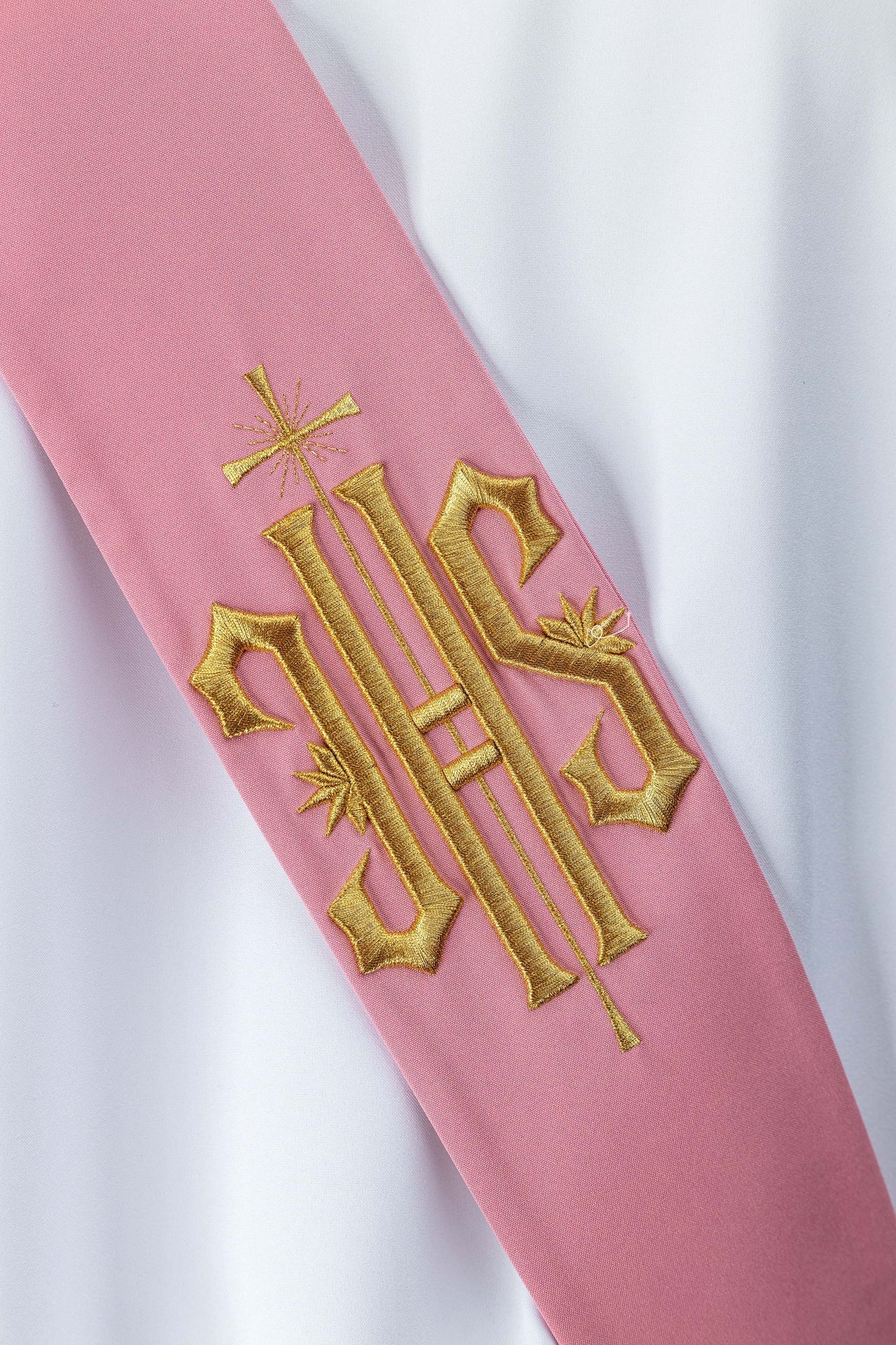 Estola diaconal bordada IHS com Cruz - chasubles.com.br