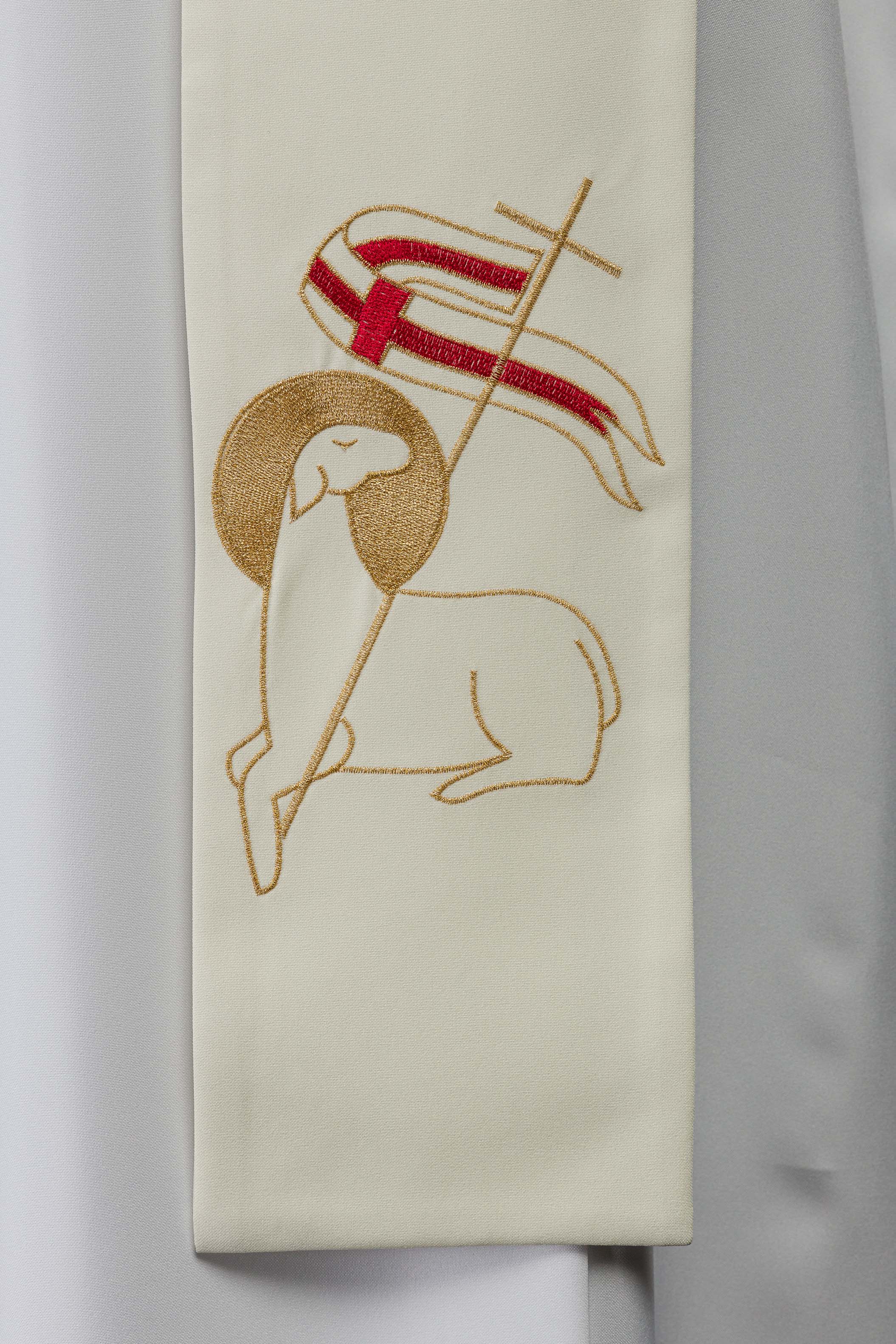Estola sacerdotal creme com bordado de Cruz e Cordeiro