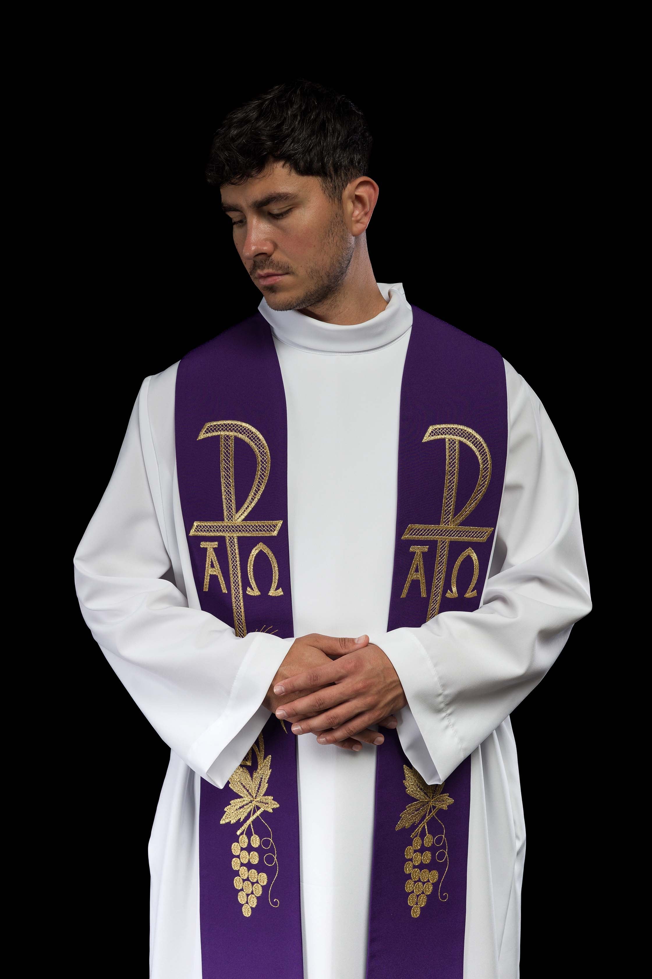 Estola sacerdotal roxa bordada Alfa e Ômega