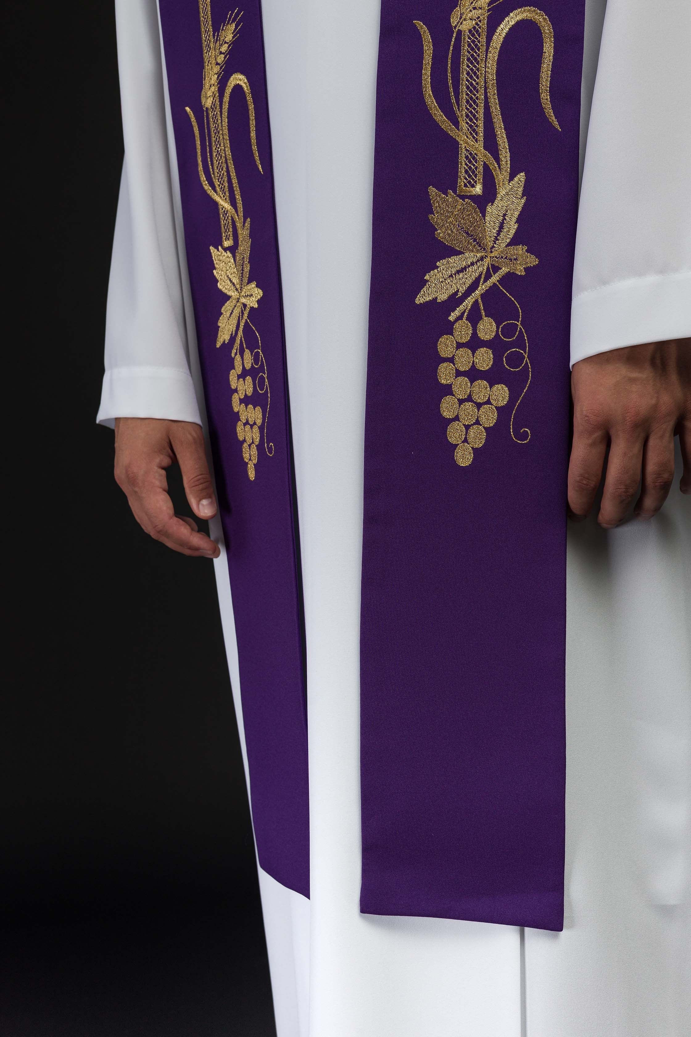 Estola sacerdotal roxa bordada Alfa e Ômega