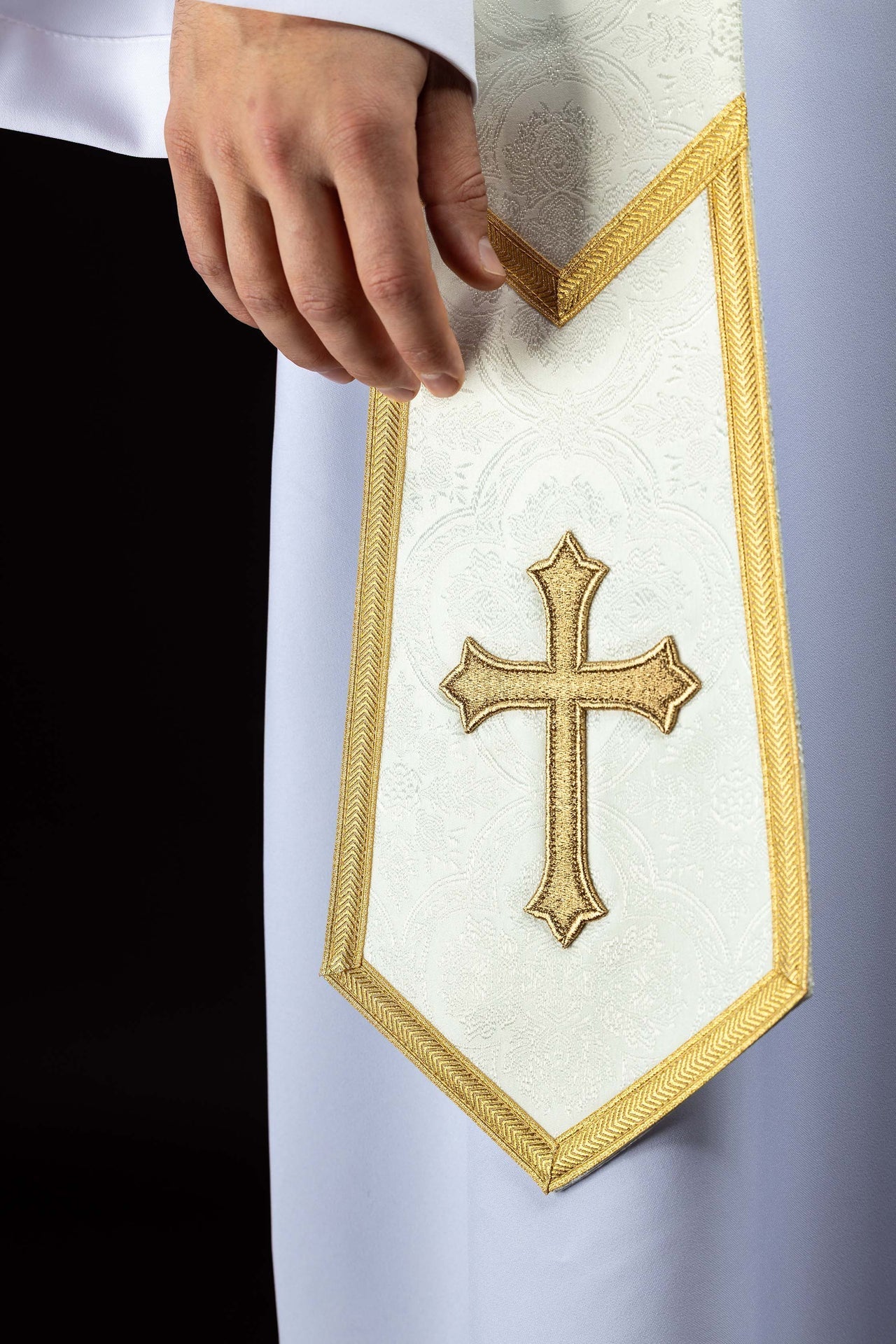 Estola bordada com motivo de Cruz creme em tecido jacquard