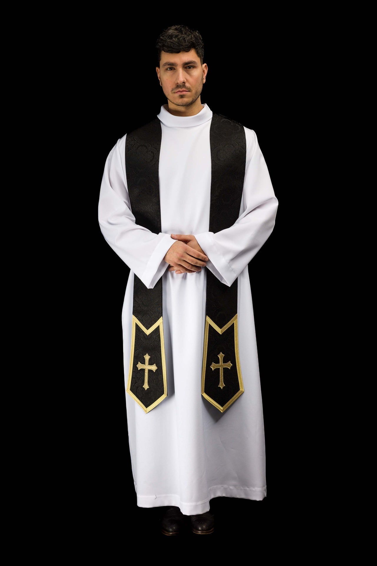 Estola bordada com motivo de Cruz preta em tecido jacquard - chasubles.com.br