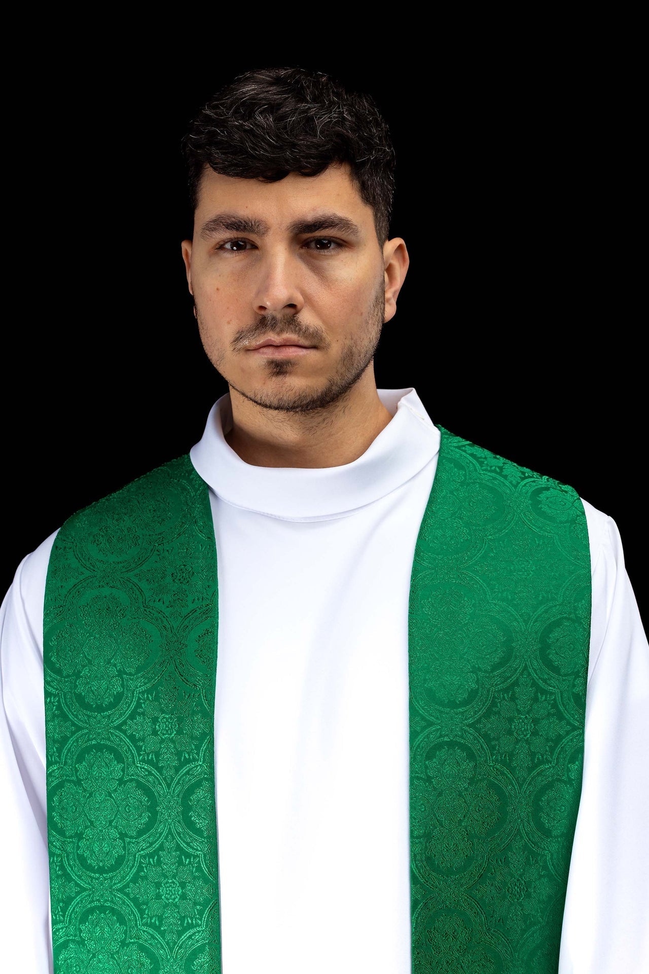 Estola bordada com motivo de Cruz, verde, em tecido jacquard - chasubles.com.br