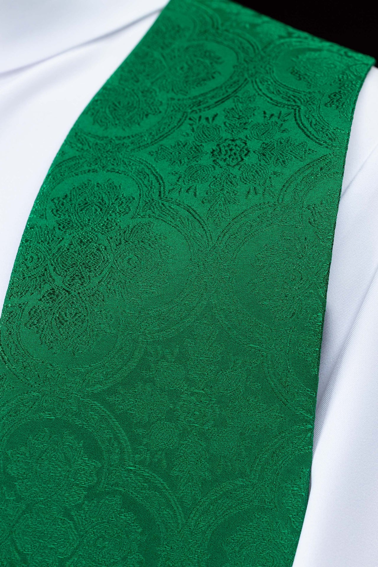 Estola bordada com motivo de Cruz, verde, em tecido jacquard - chasubles.com.br