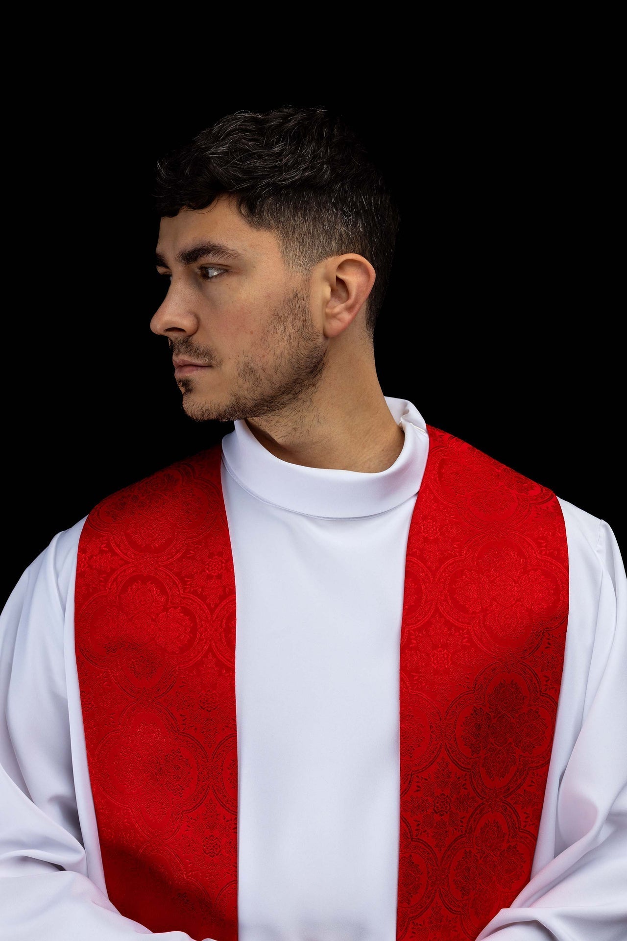 Estola vermelha bordada com cruz em tecido jacquard - chasubles.com.br