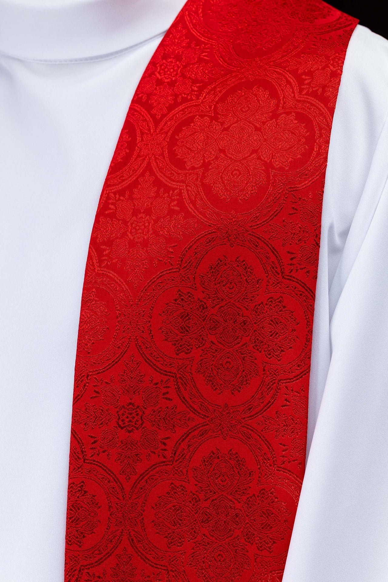 Estola vermelha bordada com cruz em tecido jacquard - chasubles.com.br