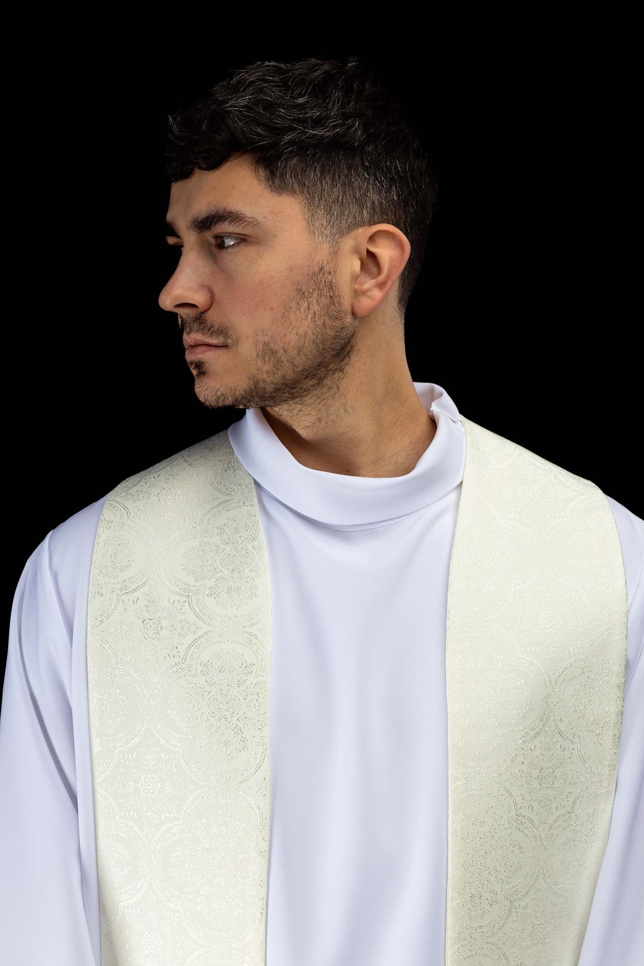 Estola bordada com motivo de Cruz creme tecido jacquard