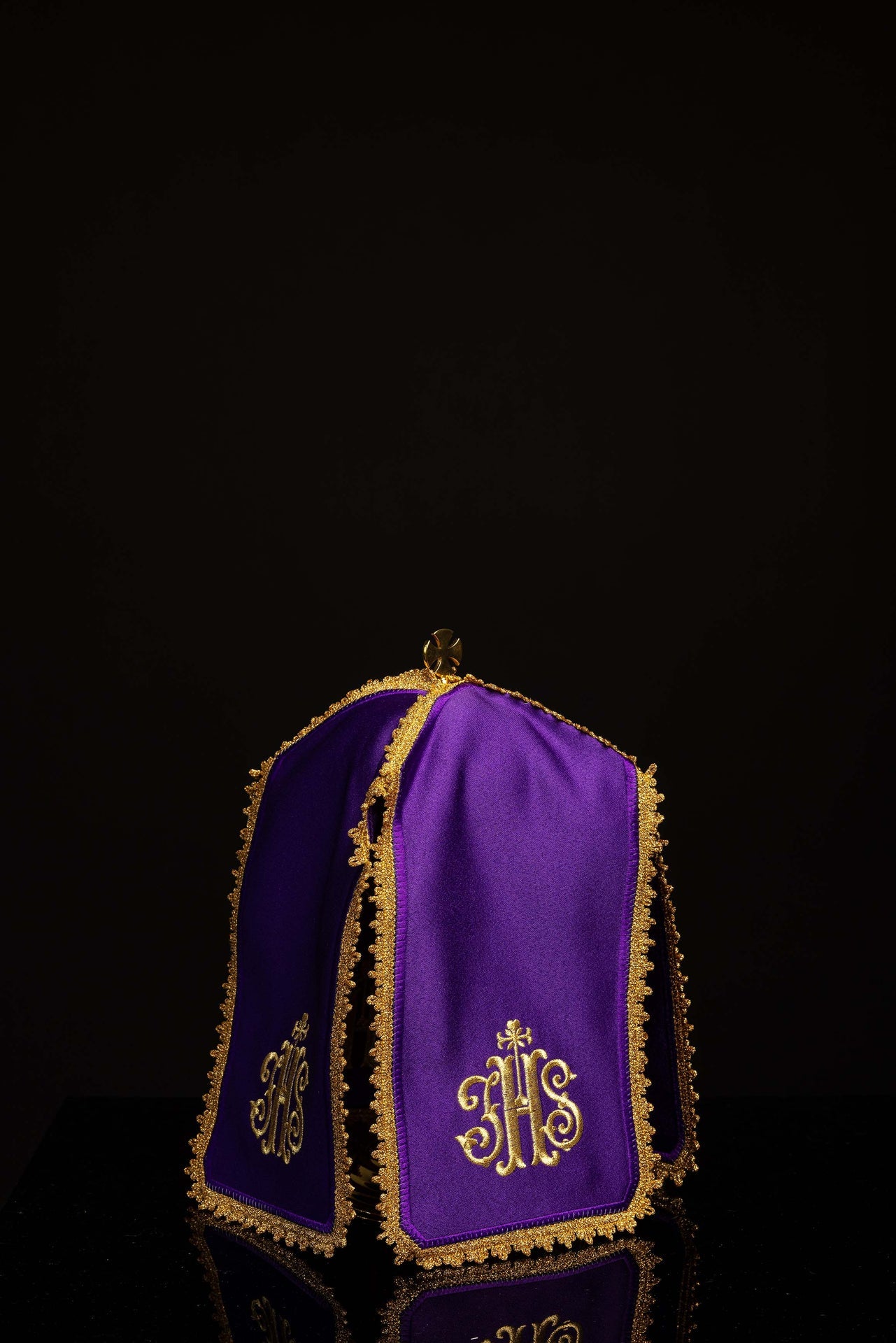 Véu para cibório roxo com bordado dourado IHS – 24 cm / 29 cm