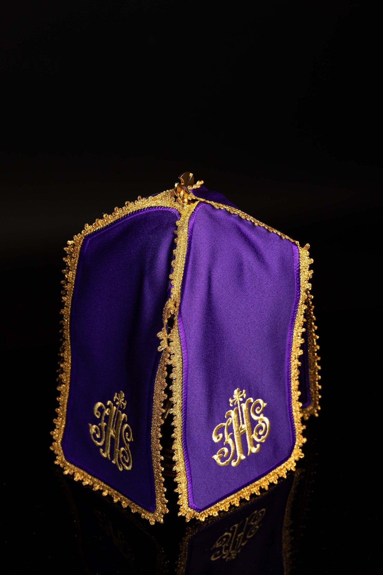 Véu para cibório roxo com bordado dourado IHS – 24 cm / 29 cm