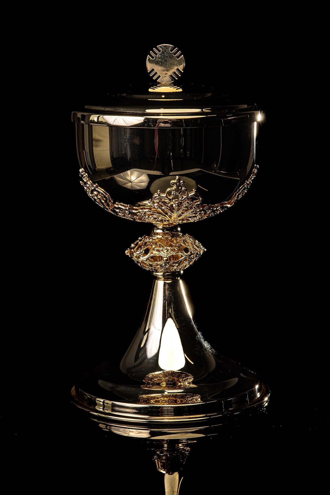 Âmbula litúrgica artesanal de latão com banho de ouro Au 24 ct