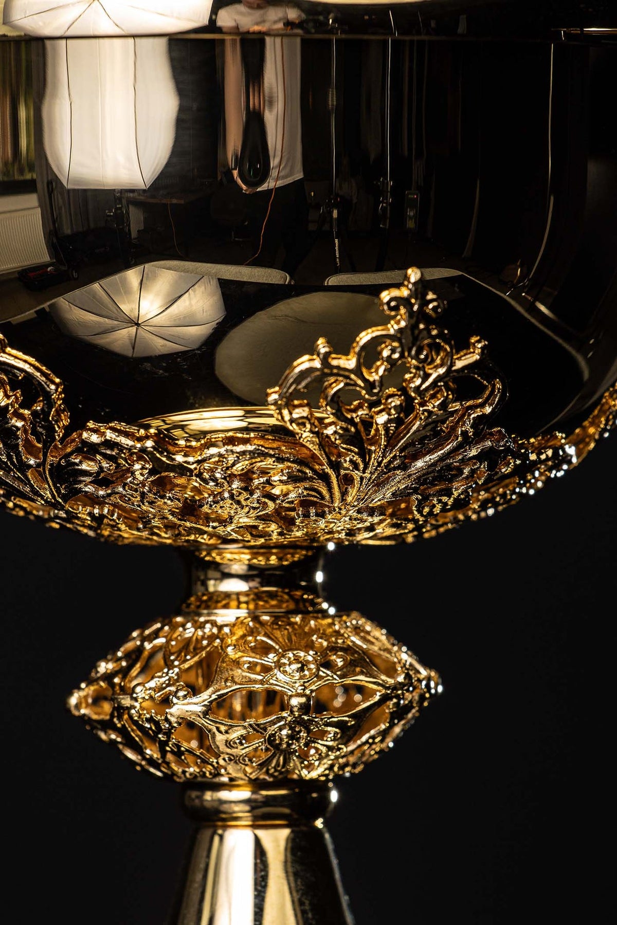 Âmbula litúrgica artesanal de latão com banho de ouro Au 24 ct