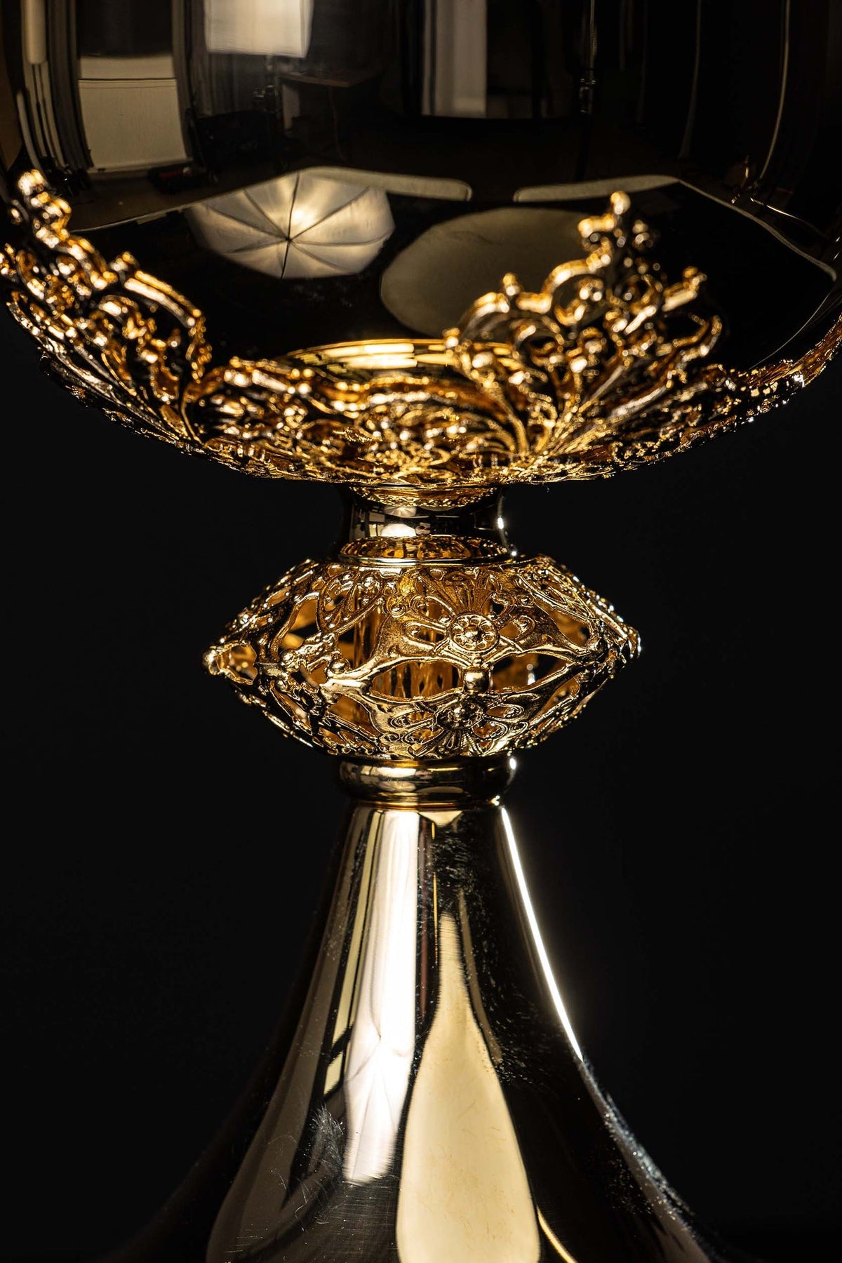 Âmbula litúrgica artesanal de latão com banho de ouro Au 24 ct