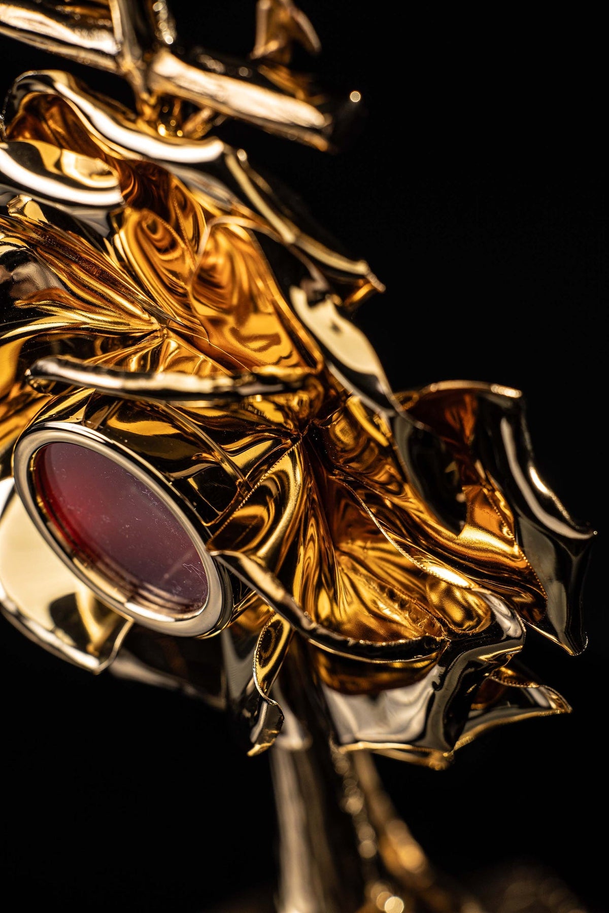 Relicário feito à mão em latão dourado – 29 cm