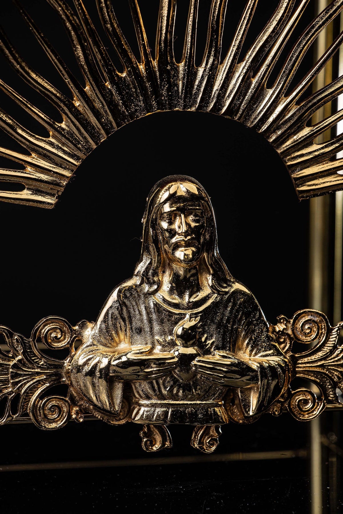 Suporte para ostensório feito à mão em latão dourado