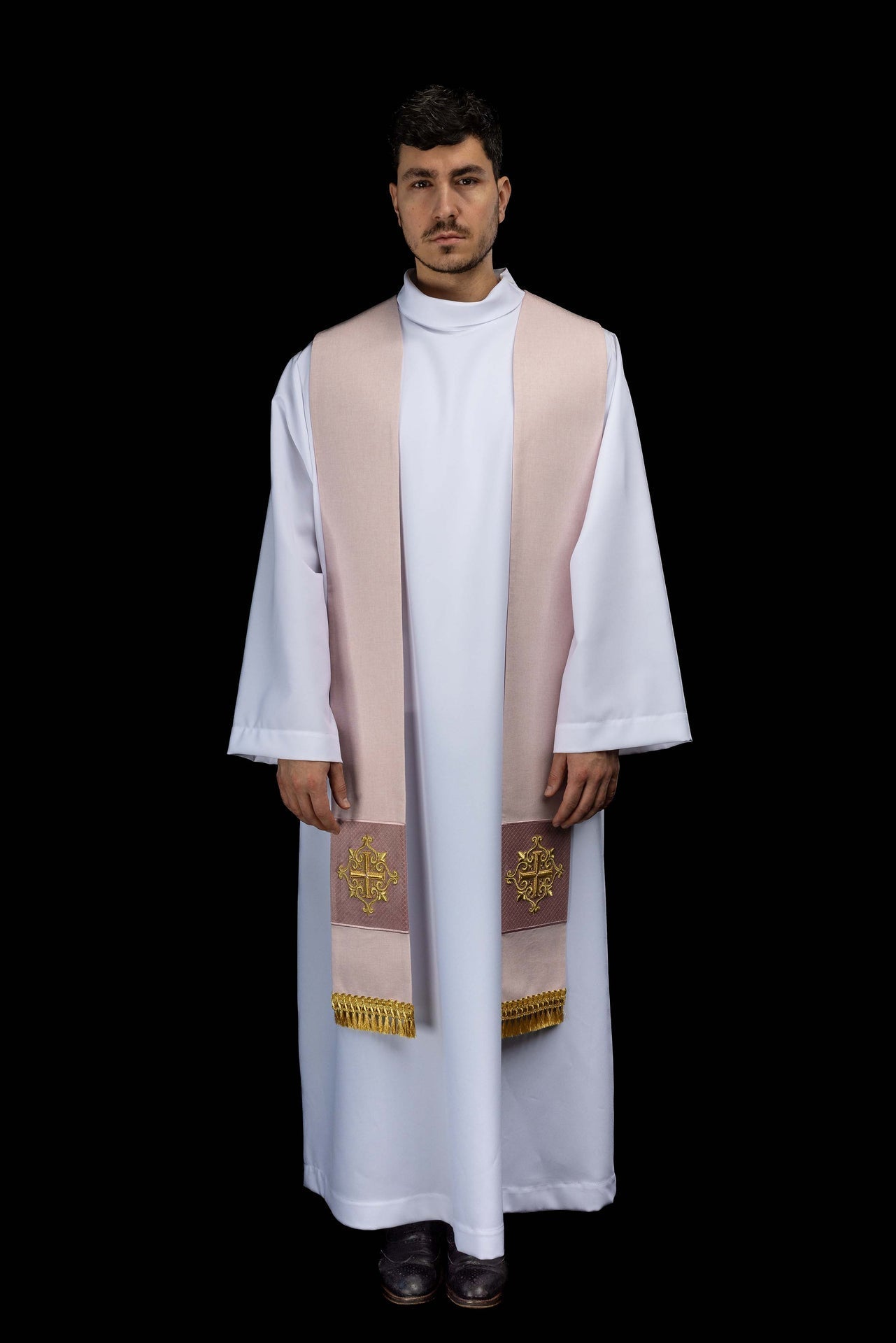 Estola bordada com símbolo de cruz em veludo rosa - chasubles.com.br