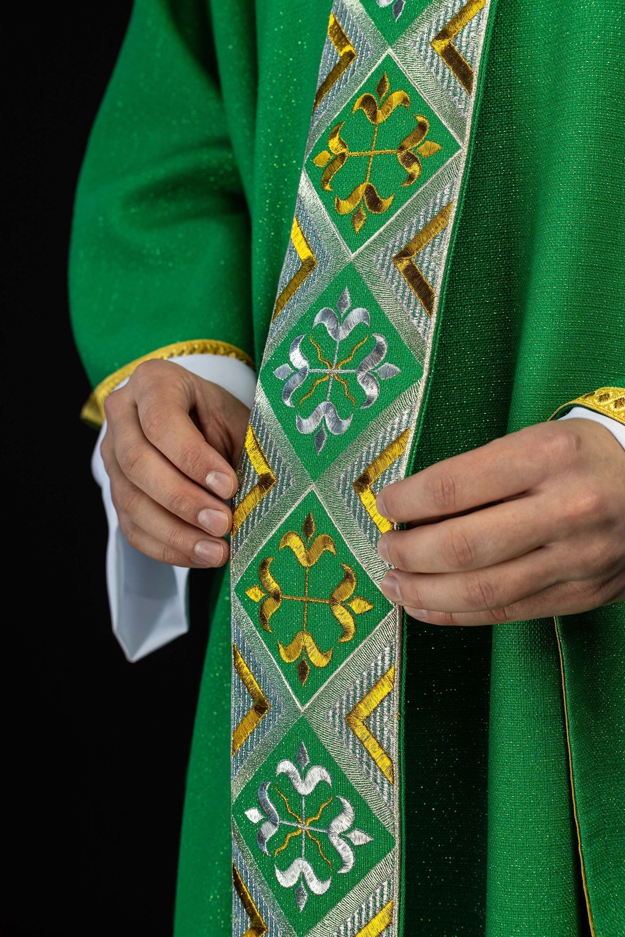 Conjunto de Casula Verde com Faixa Bordada