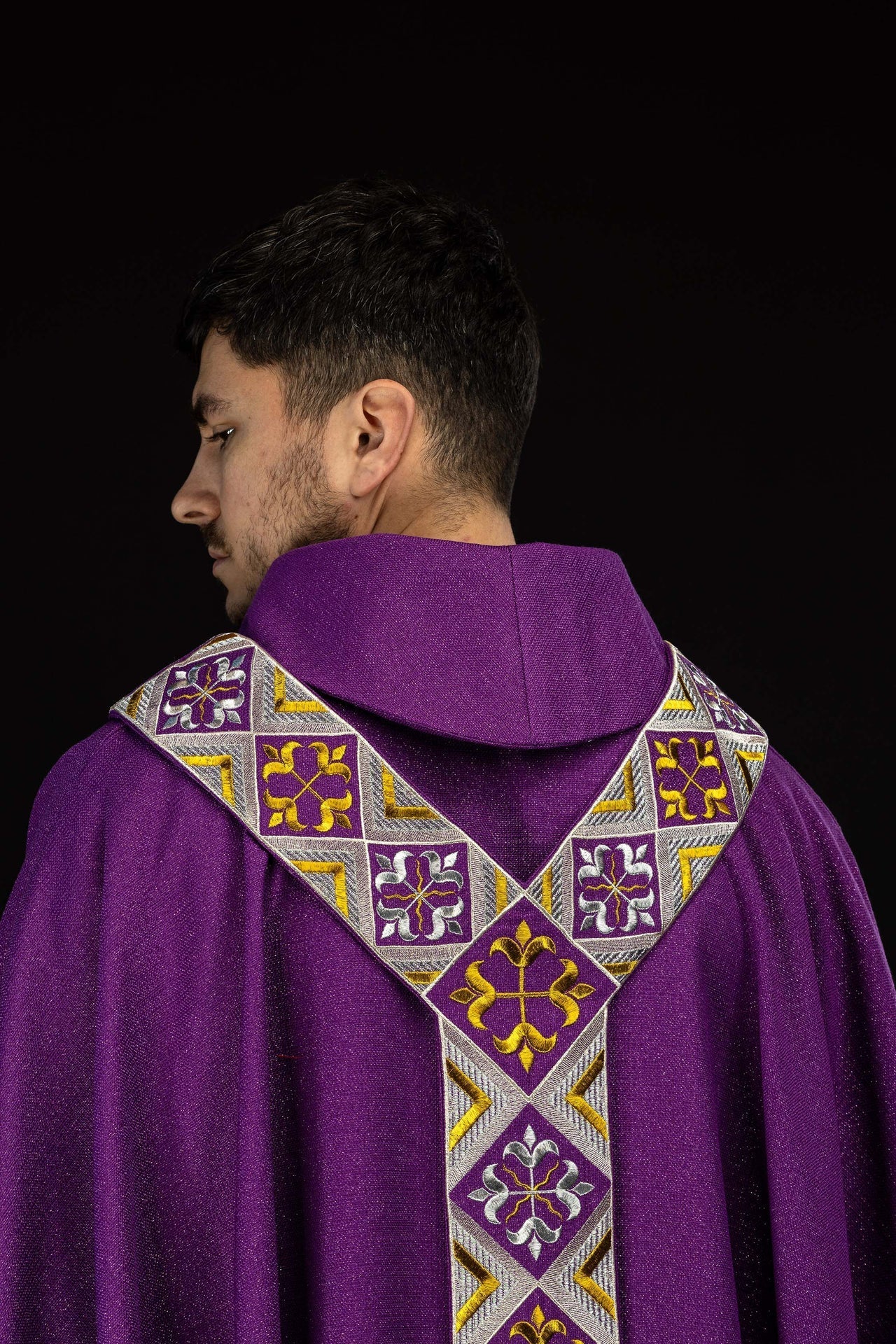 Faixa bordada para casula roxa