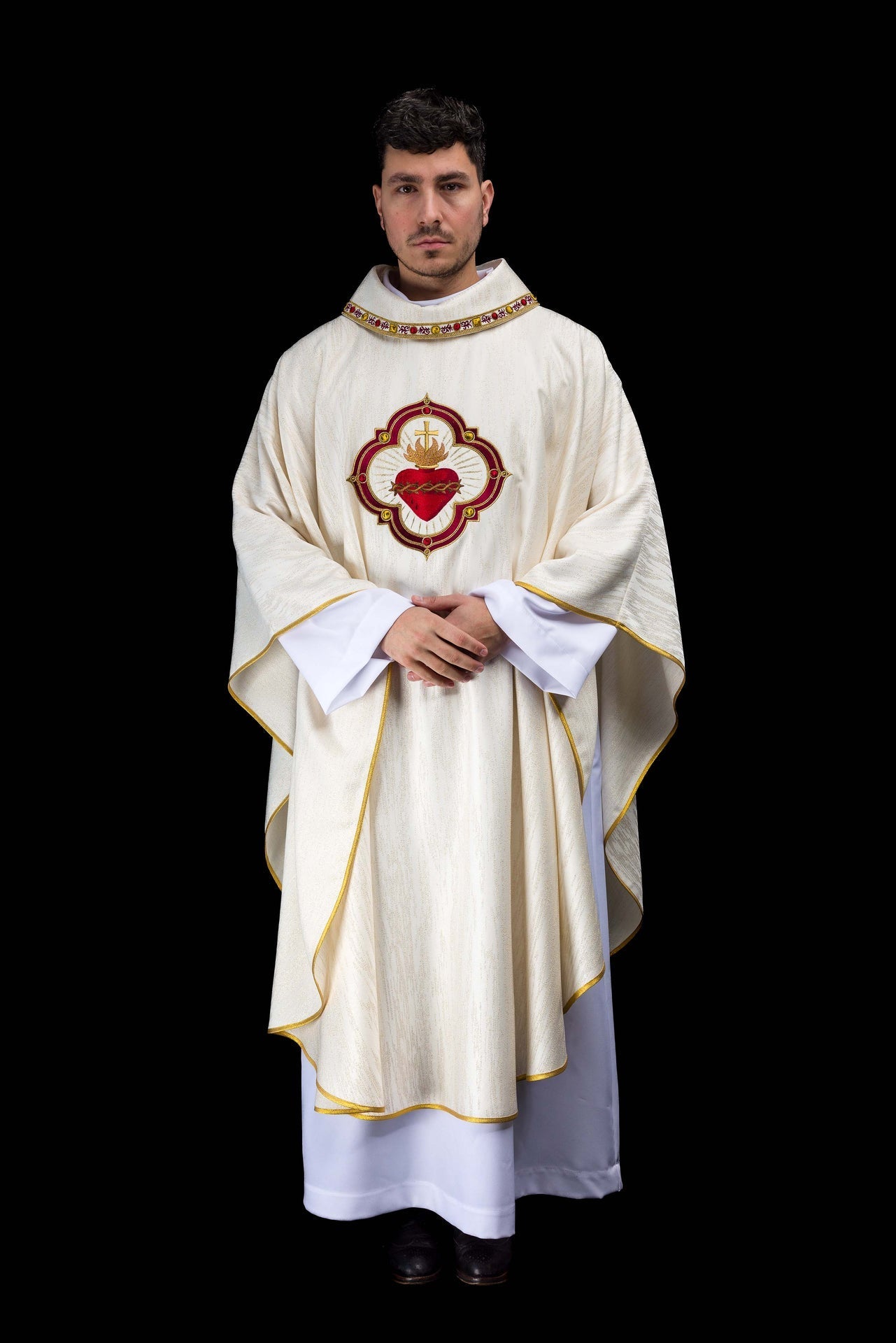 Casula bordada com Sagrado Coração de Jesus e Cálice Eucarístico