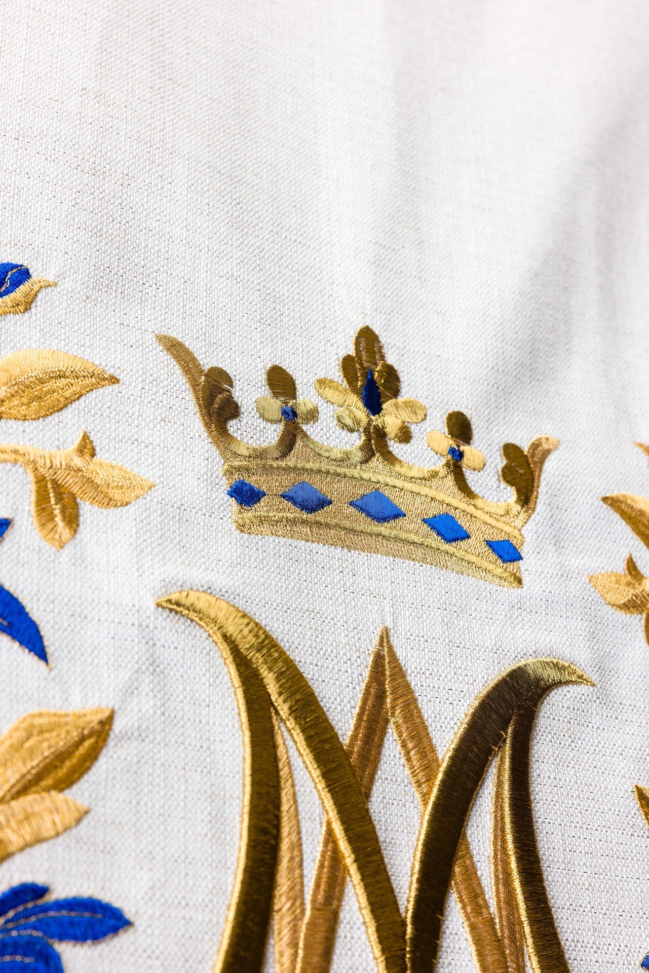 Pano para ambão com bordado mariano creme