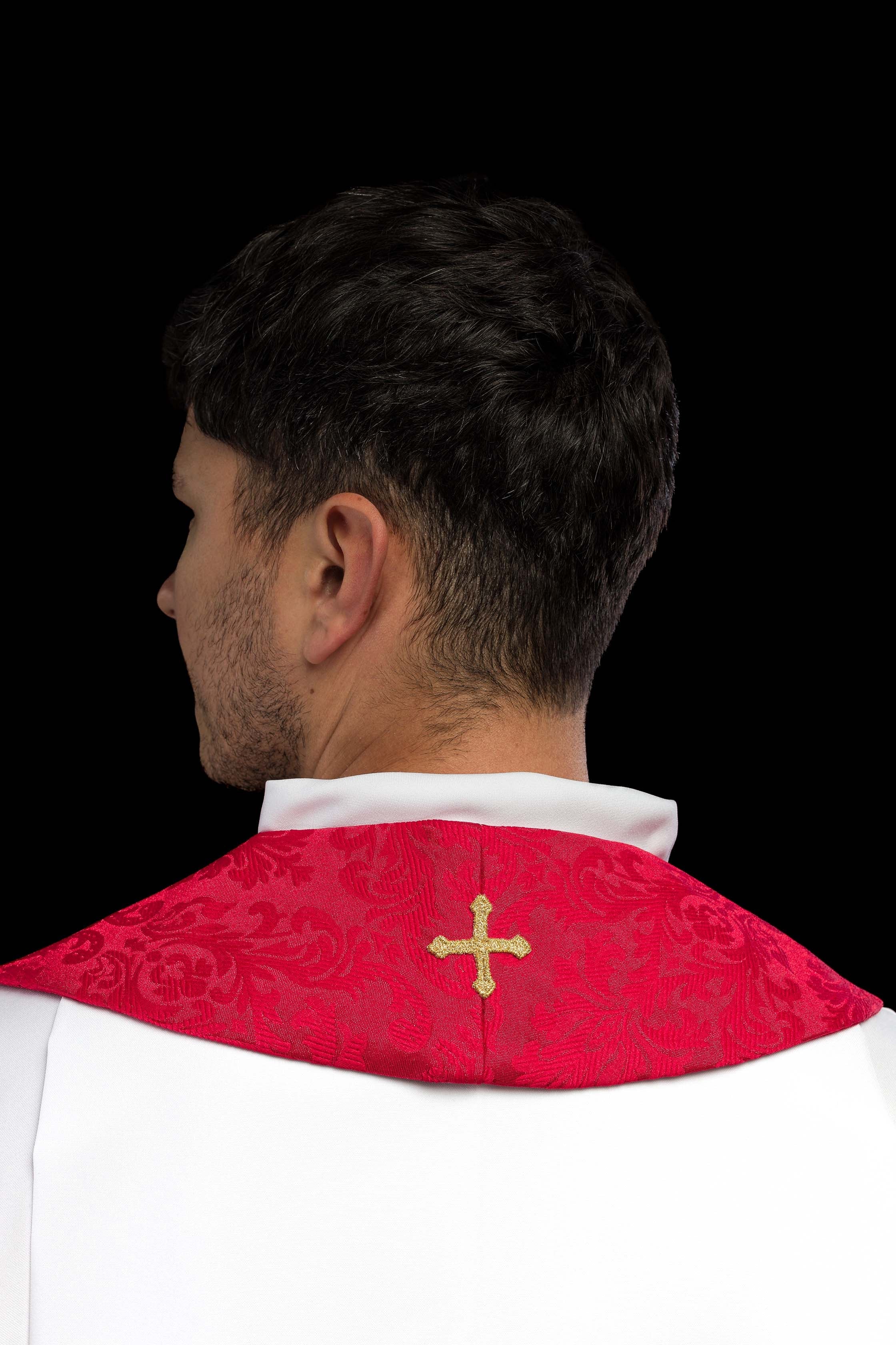 Estola bordada com motivos de cruzes vermelha - chasubles.com.br