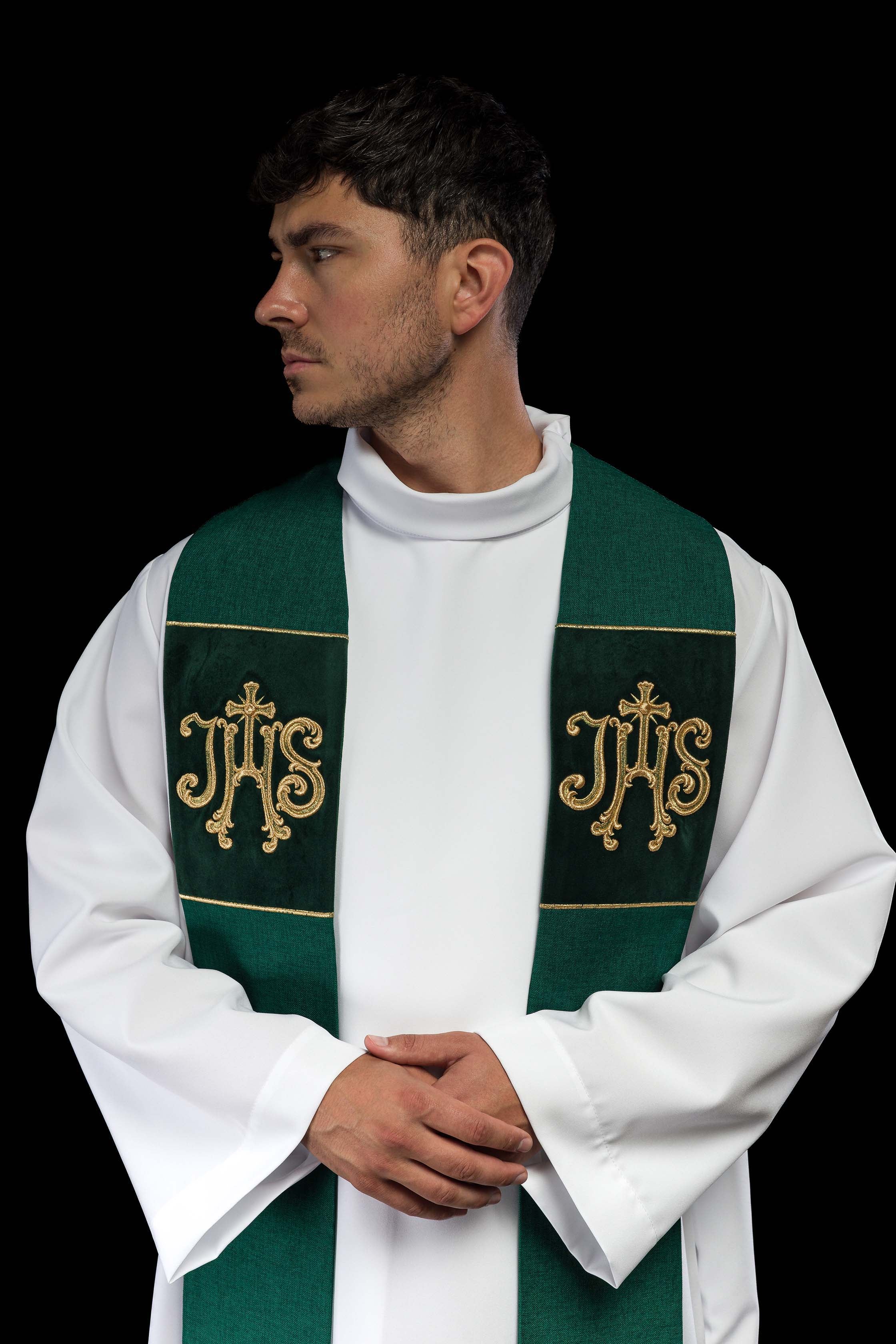 Estola bordada em veludo com motivo IHS verde - chasubles.com.br