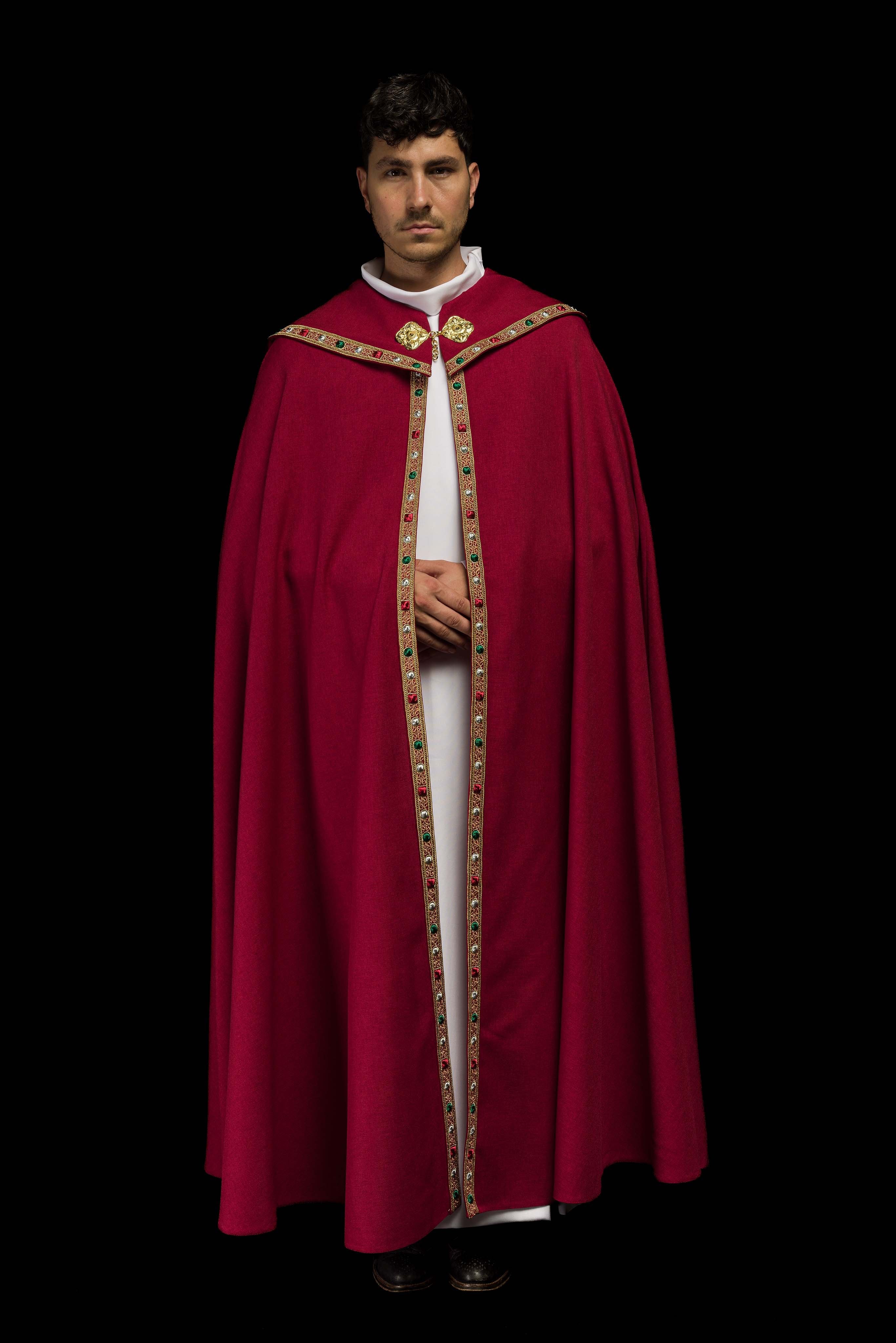 Capa de asperges litúrgica vermelha com IHS dourado
