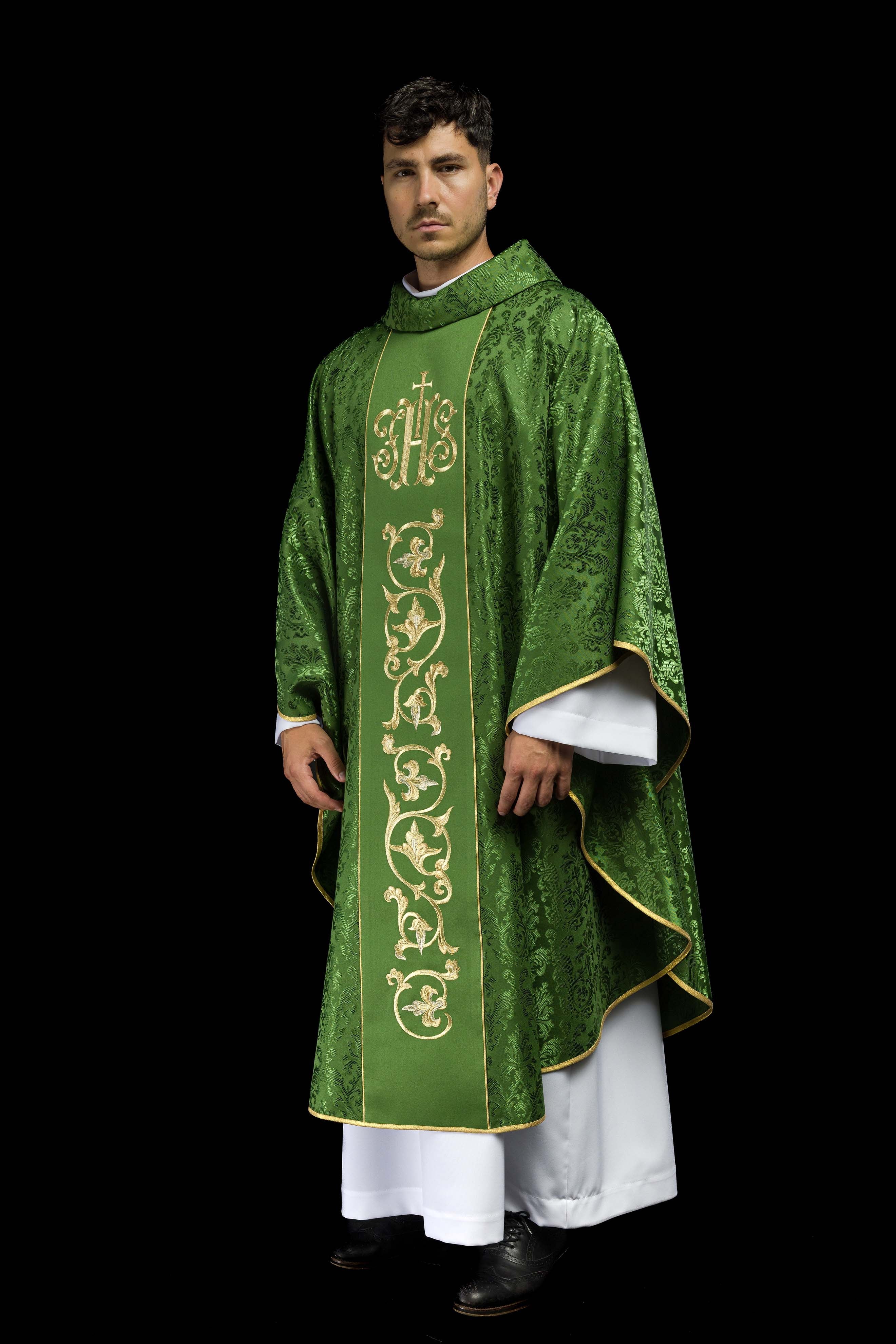 Casula verde com bordado IHS