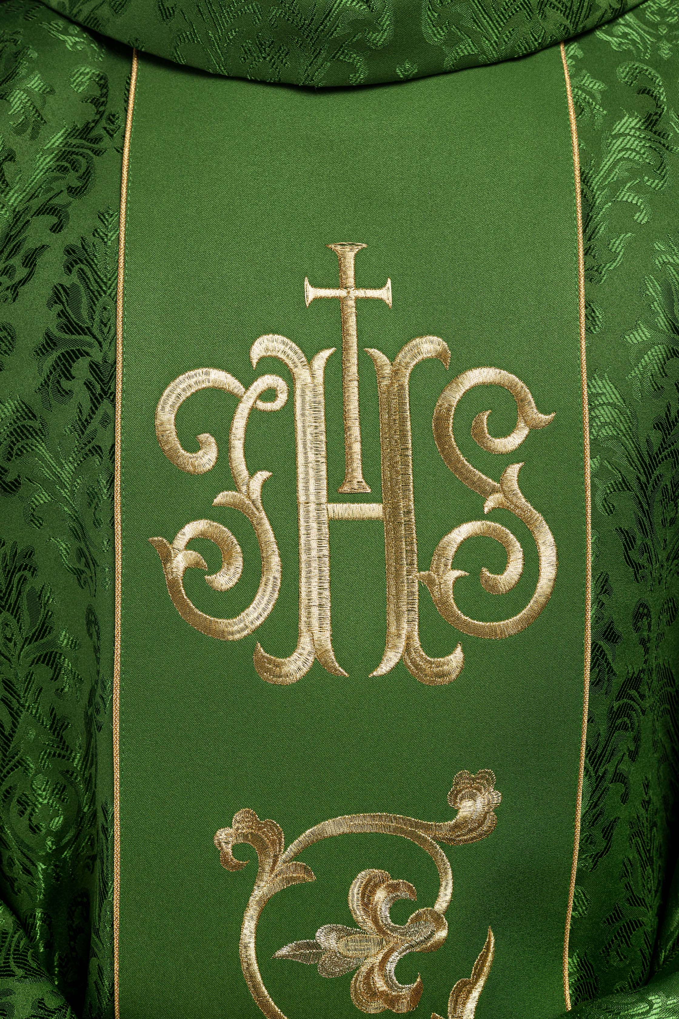 Casula verde com bordado IHS