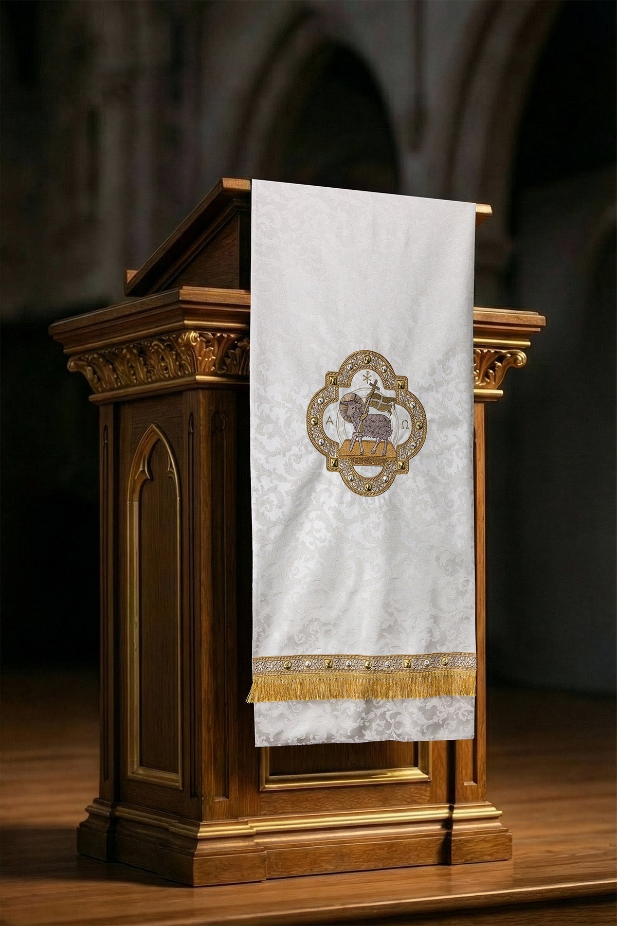 Pano para ambão com bordado de Cordeiro Pascal em tecido jacquard creme