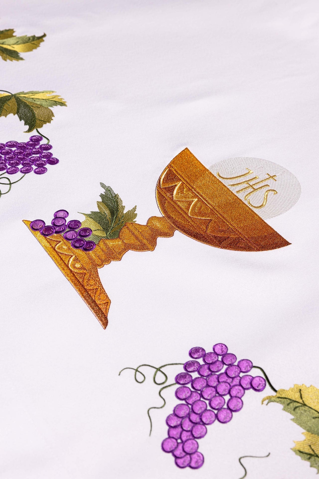 Toalha de altar com símbolo de cálice bordado