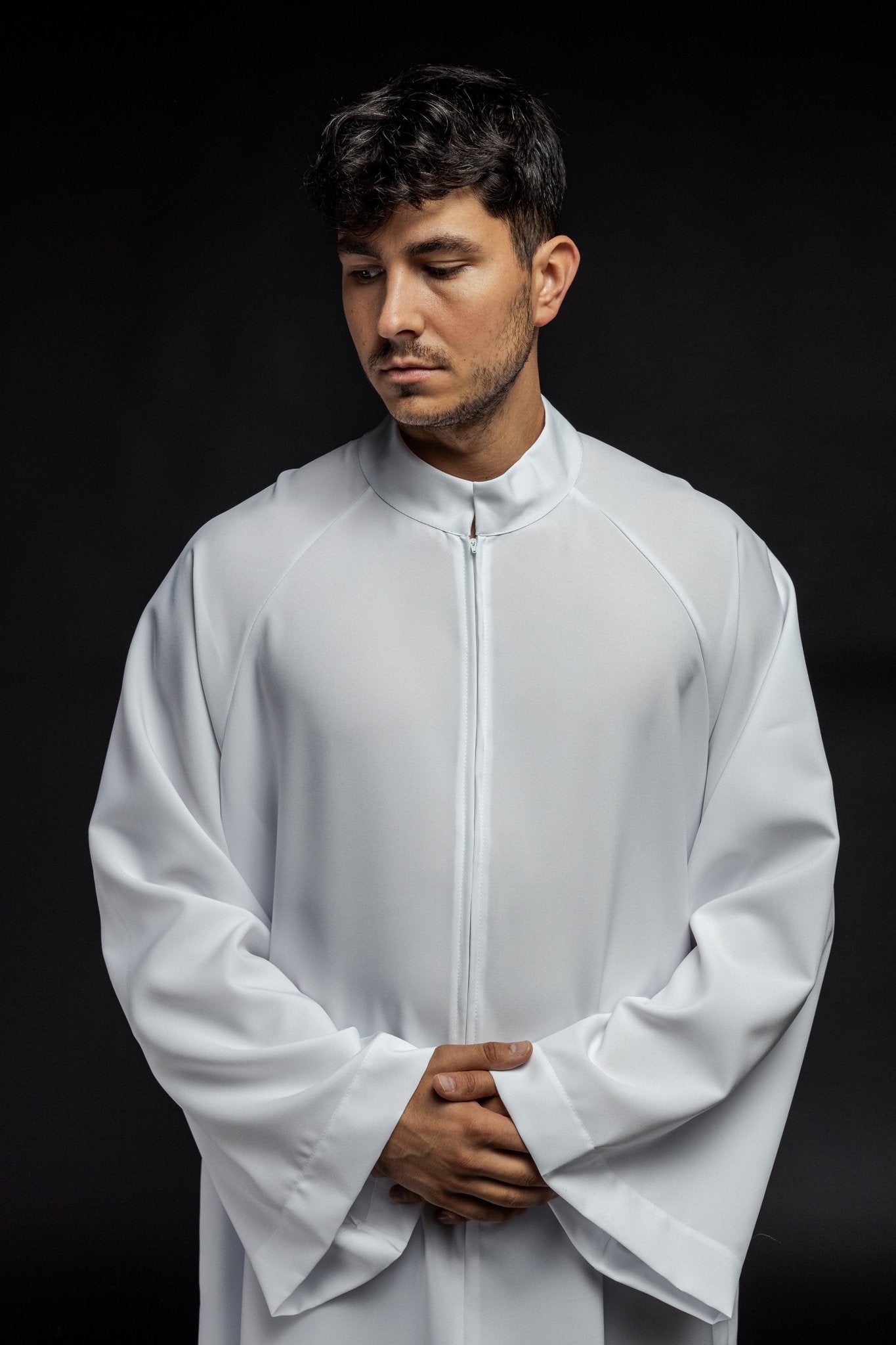 Alva sacerdotal branca com zíper frontal