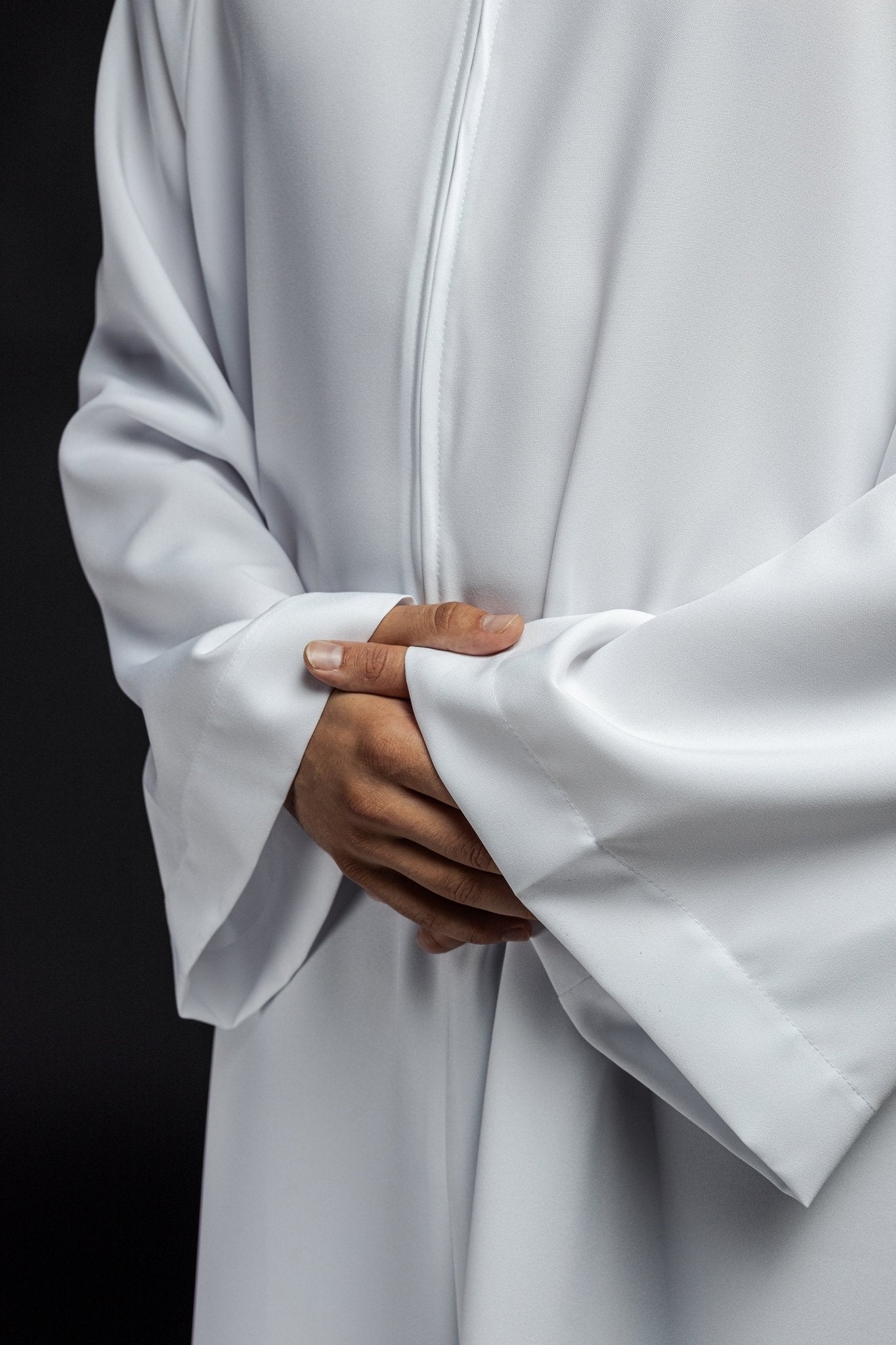 Alva sacerdotal branca com zíper frontal