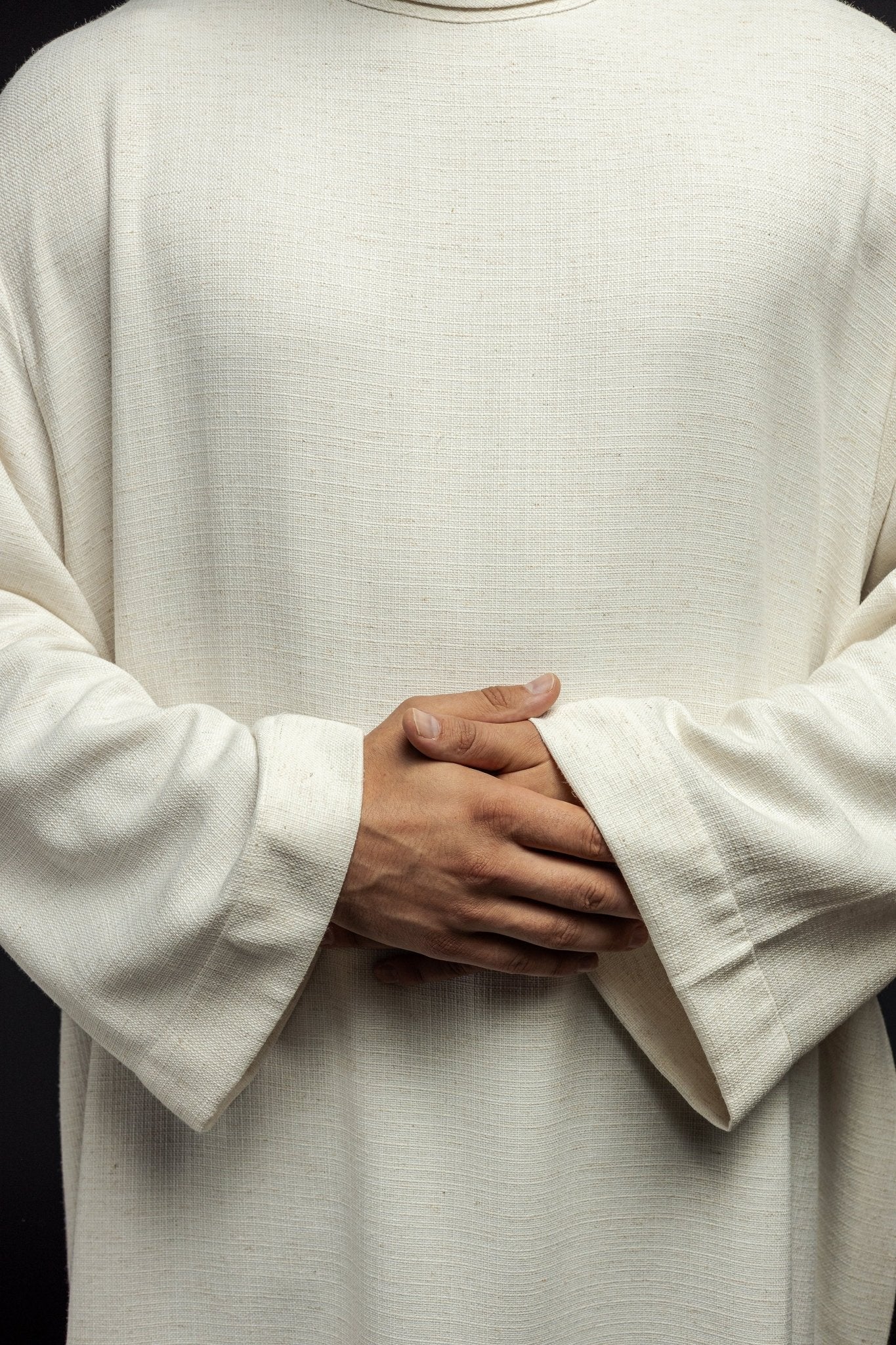 Alva sacerdotal em linho com tecido de trama natural