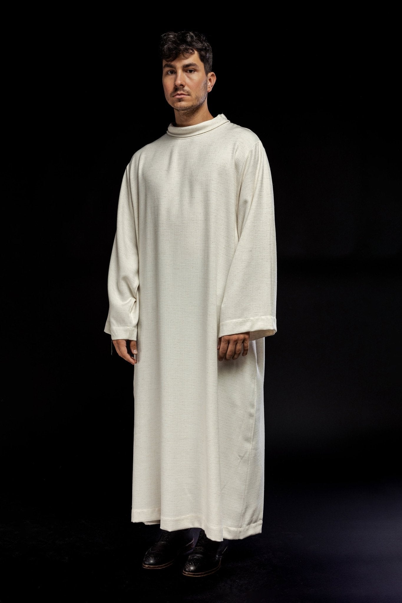 Alva sacerdotal em linho com tecido de trama natural