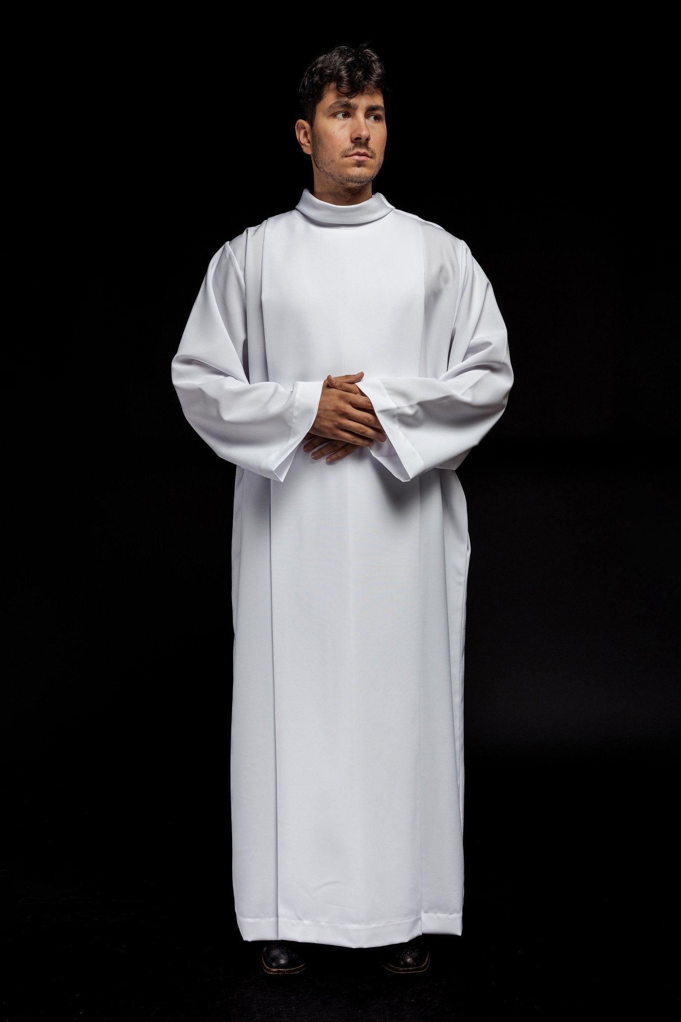 Alva sacerdotal lisa com gola alta branca