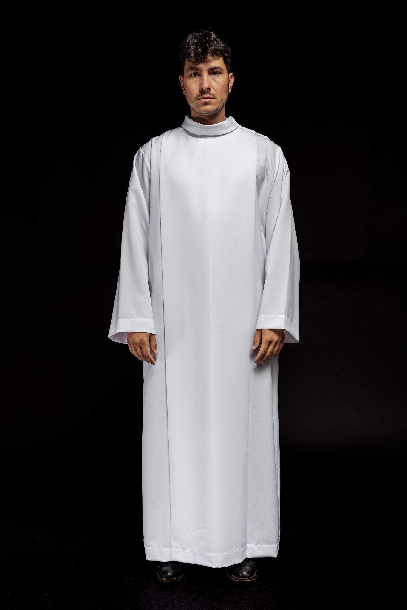Alva sacerdotal lisa com gola alta branca