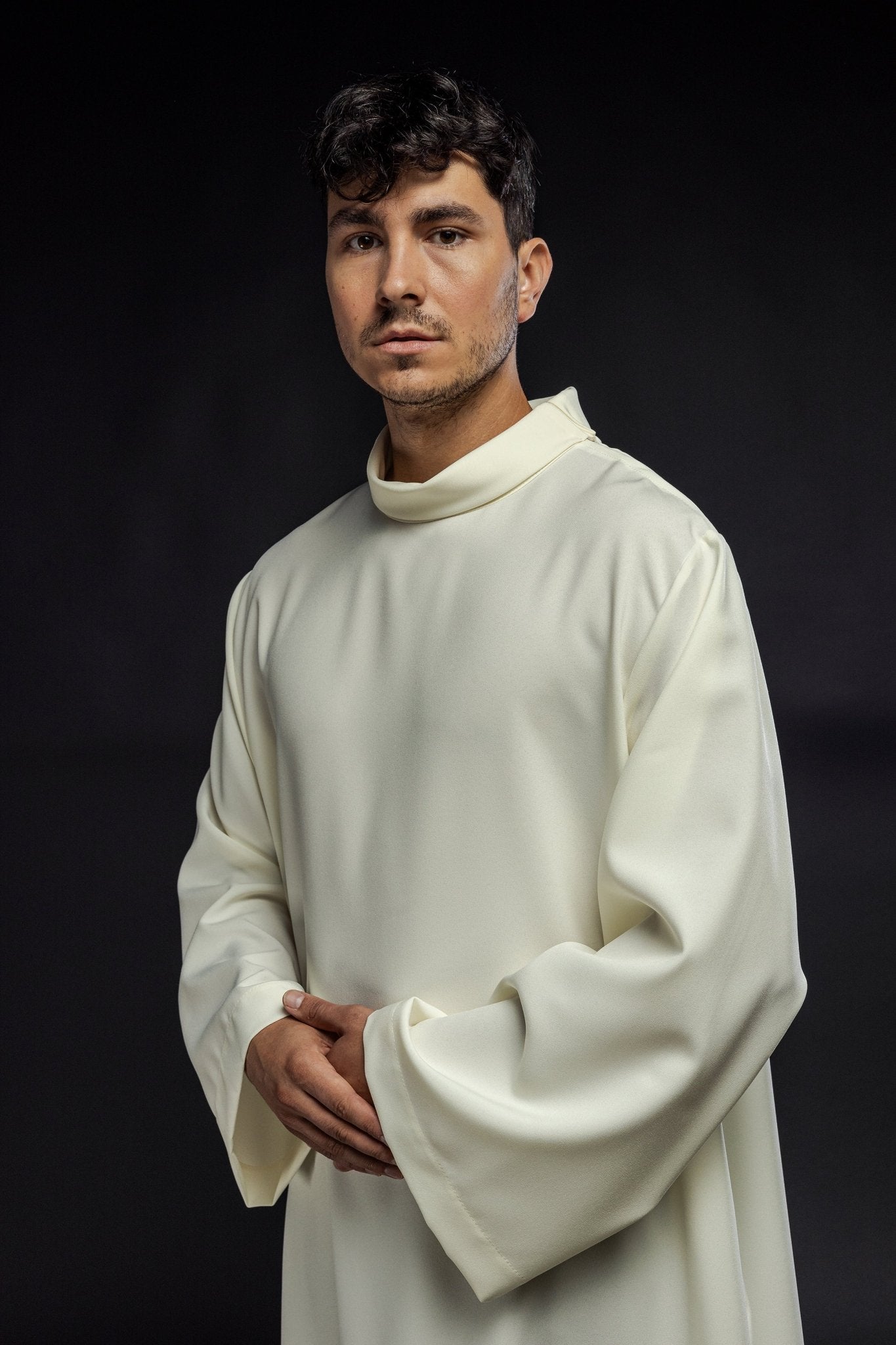 Alva sacerdotal lisa creme