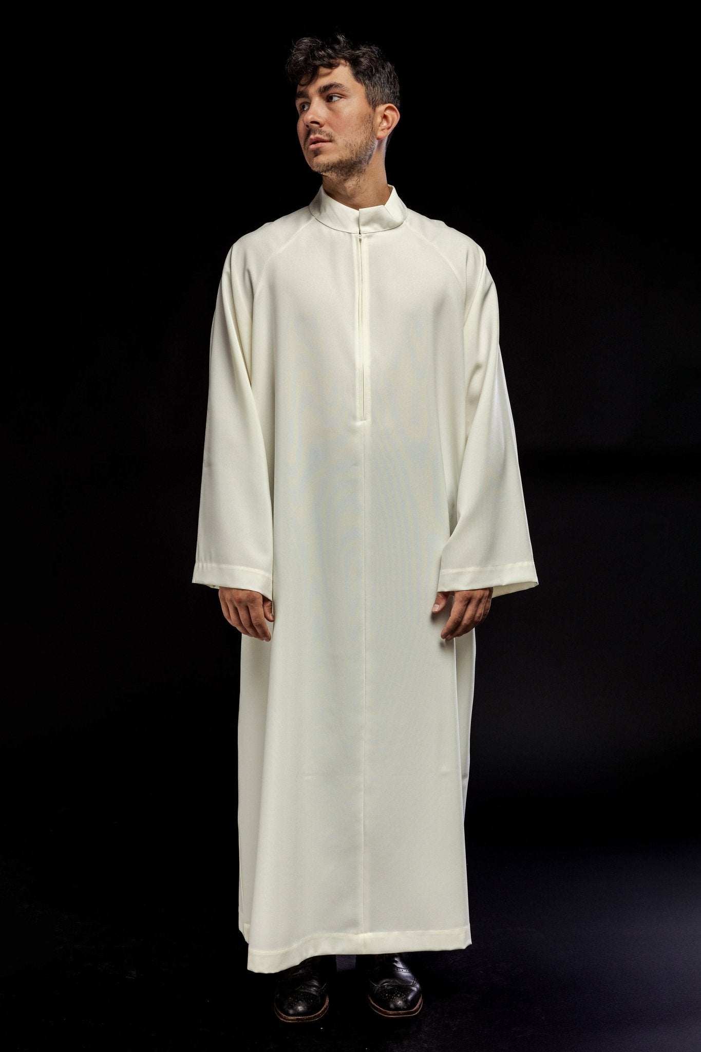 Alva sacerdotal com zíper frontal creme