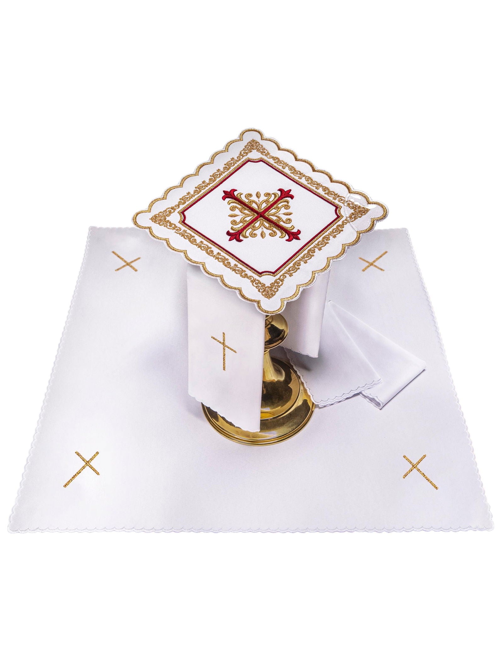 Conjunto de alfaias litúrgicas com bordado dourado e vermelho