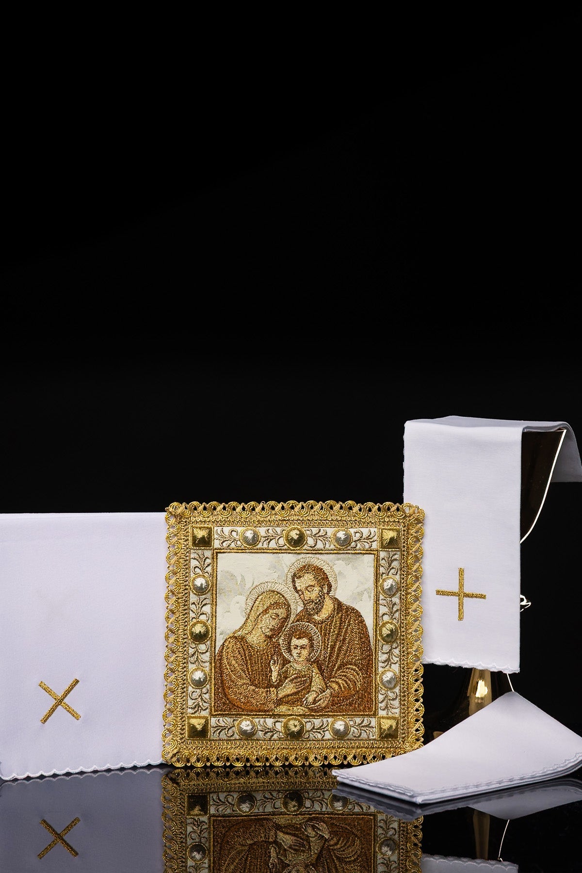 Conjunto de alfaias litúrgicas para o Natal com imagem da Sagrada Família - chasubles.com.br