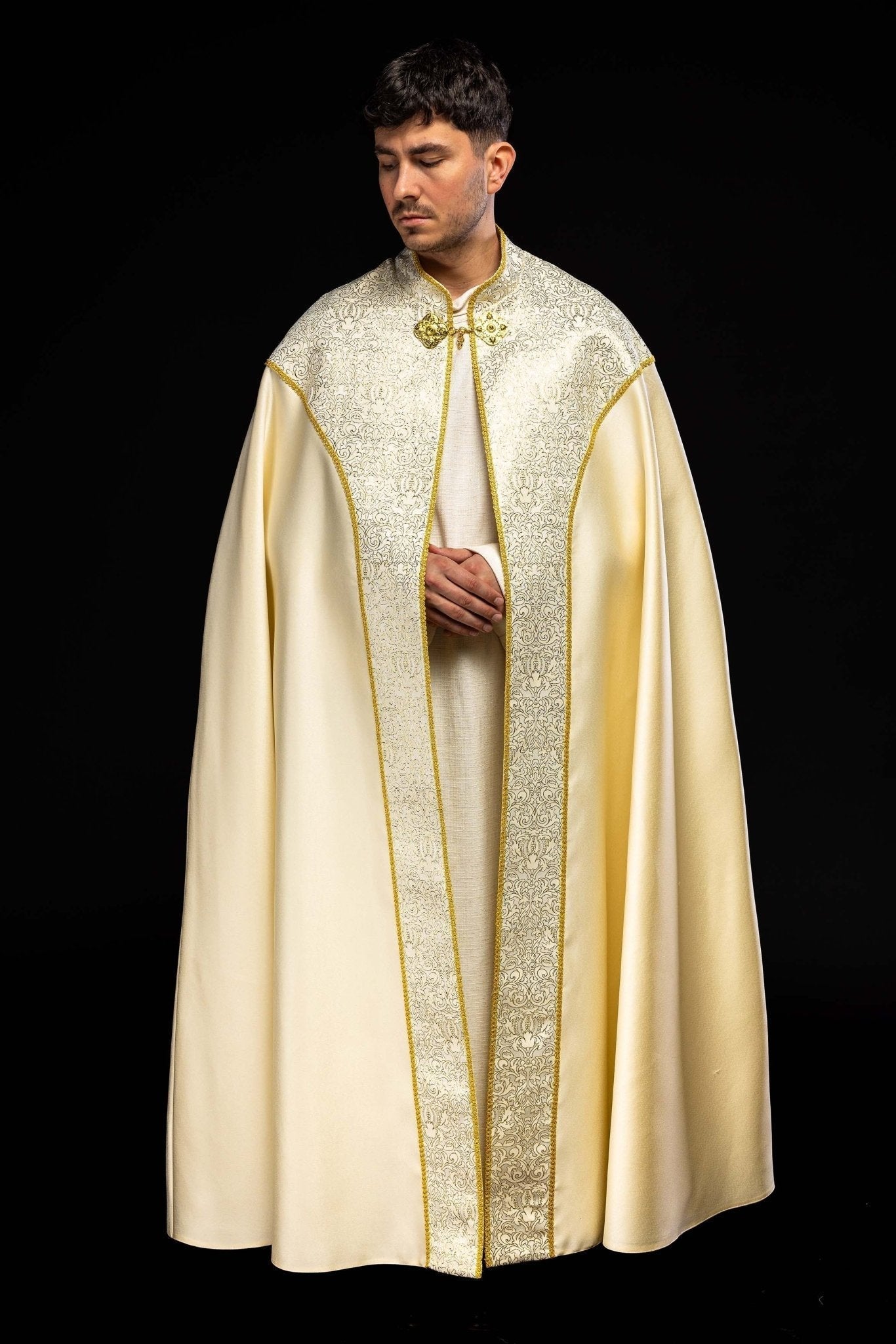 Capa de asperges creme com bordado e tecido jacquard