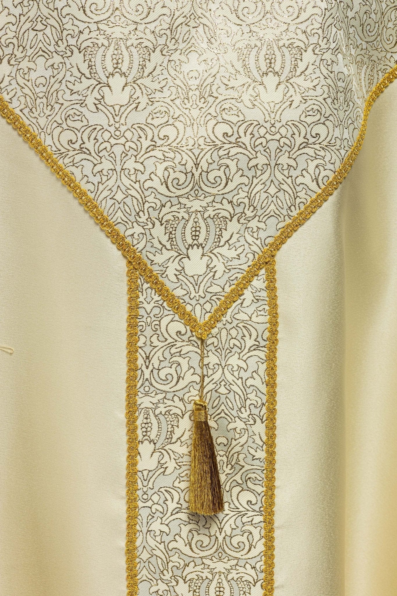 Capa de asperges creme com bordado e tecido jacquard
