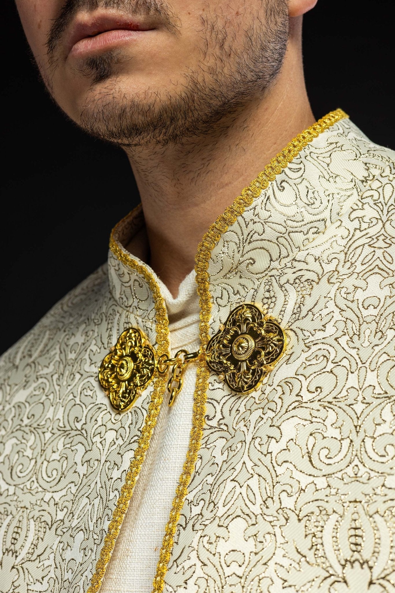 Capa de asperges creme com bordado e tecido jacquard