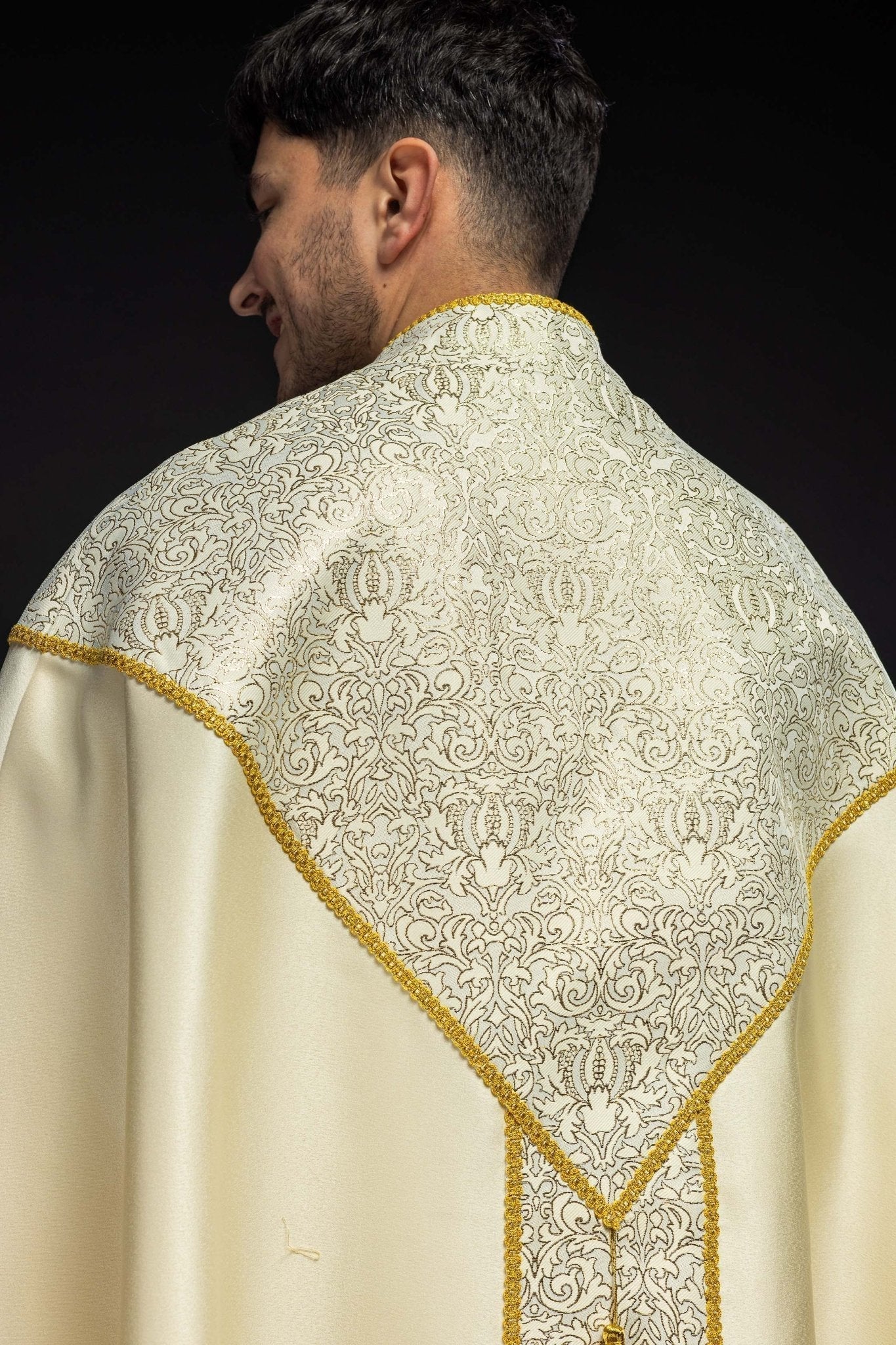 Capa de asperges creme com bordado e tecido jacquard