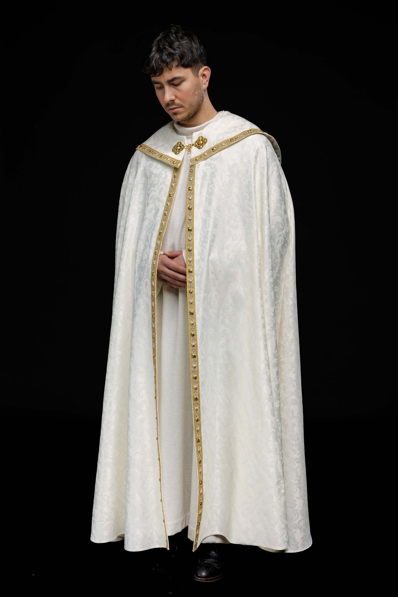 Capa de asperges com Cordeiro Pascal confeccionada em tecido ornamental
