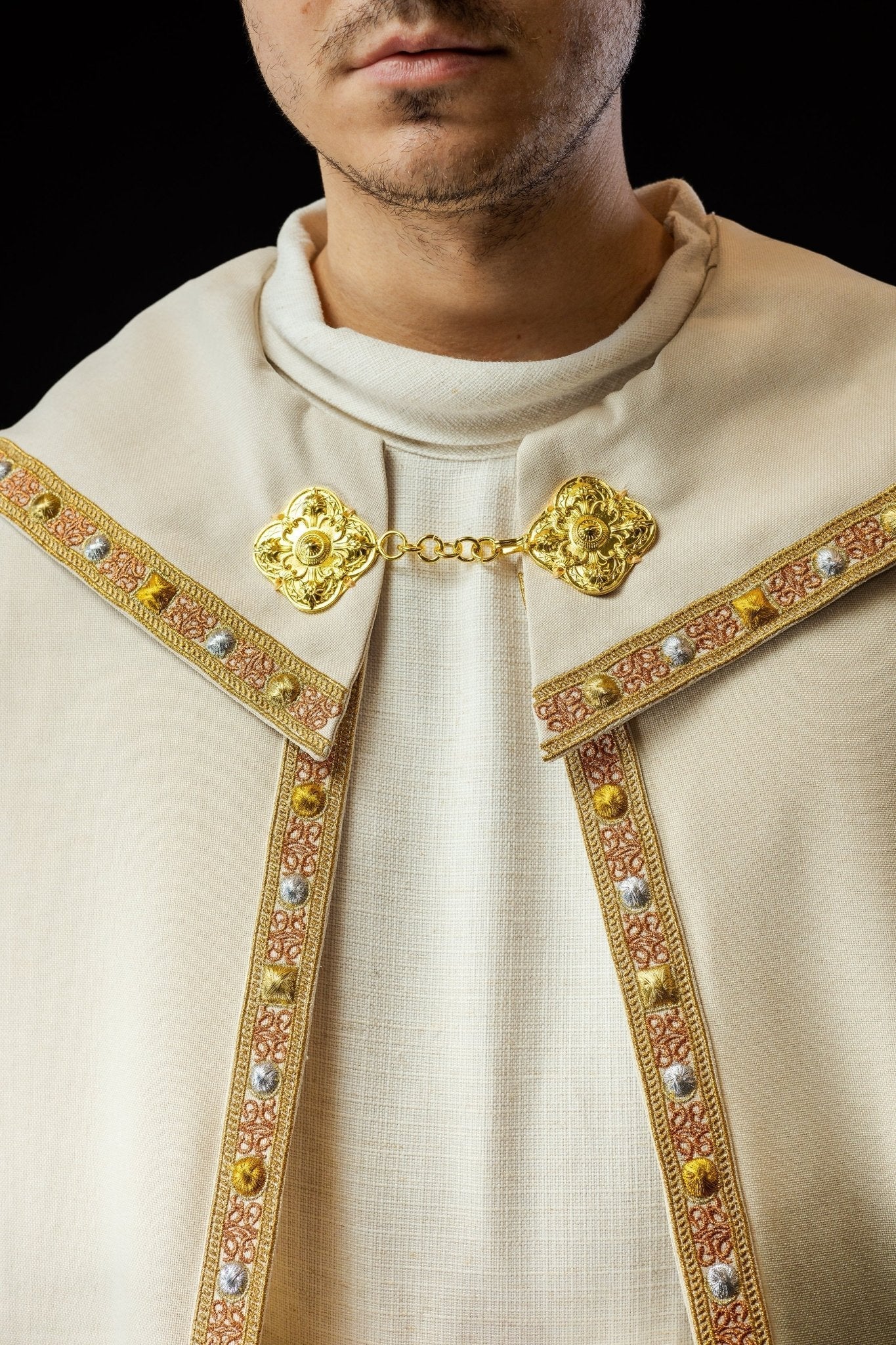 Capa de asperges litúrgica creme com IHS dourado