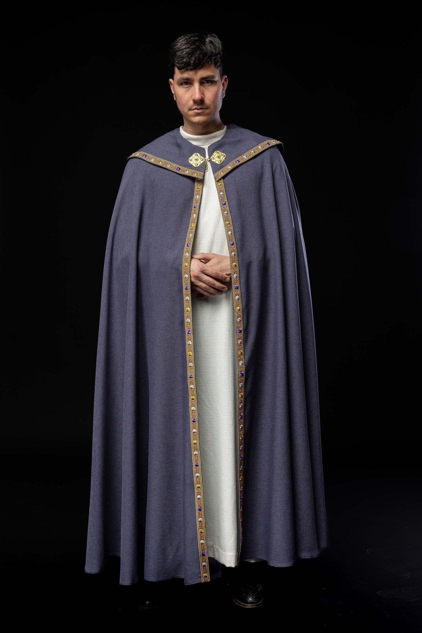 Capa de asperges roxa com IHS dourado